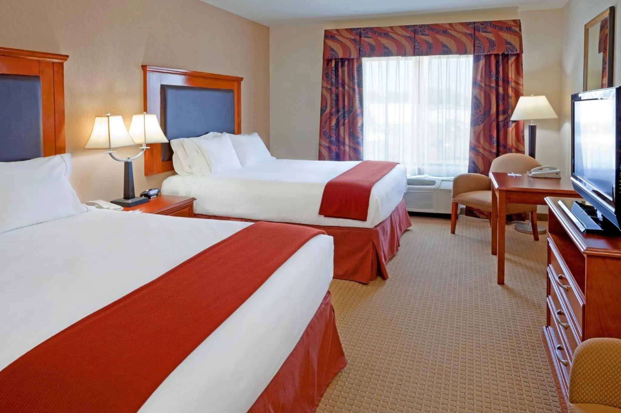 Photo of the whole room, Bed in Holiday Inn Express & Suites Albany Airport Area - Latham by IHG