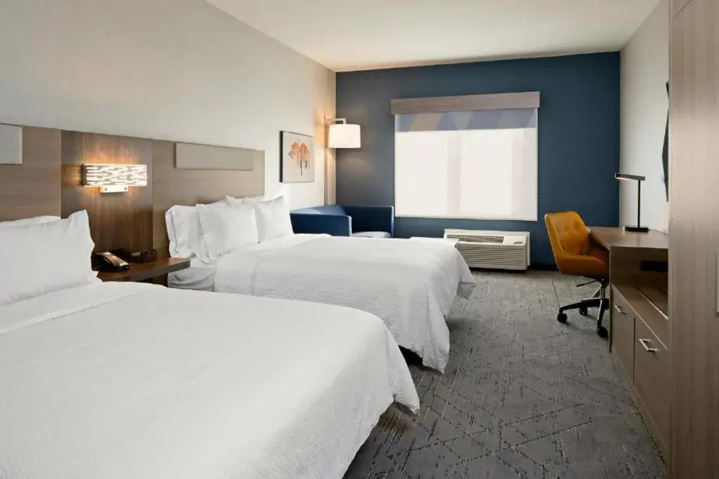 Bed in Holiday Inn Express & Suites Albany Airport Area - Latham by IHG Bed in Holiday Inn Express & Suites Albany Airport Area - Latham by IHG
