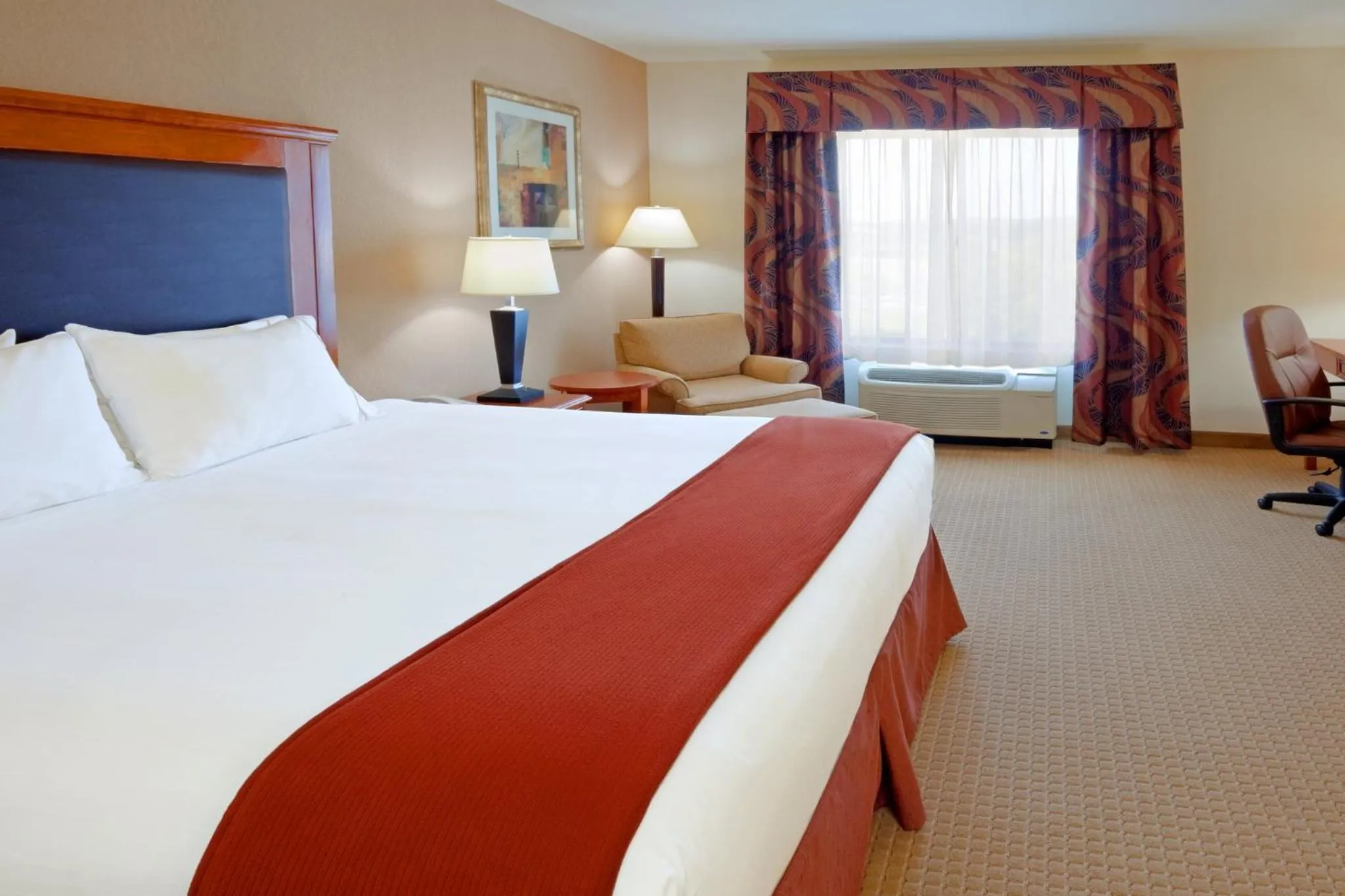 Photo of the whole room, Bed in Holiday Inn Express & Suites Albany Airport Area - Latham by IHG