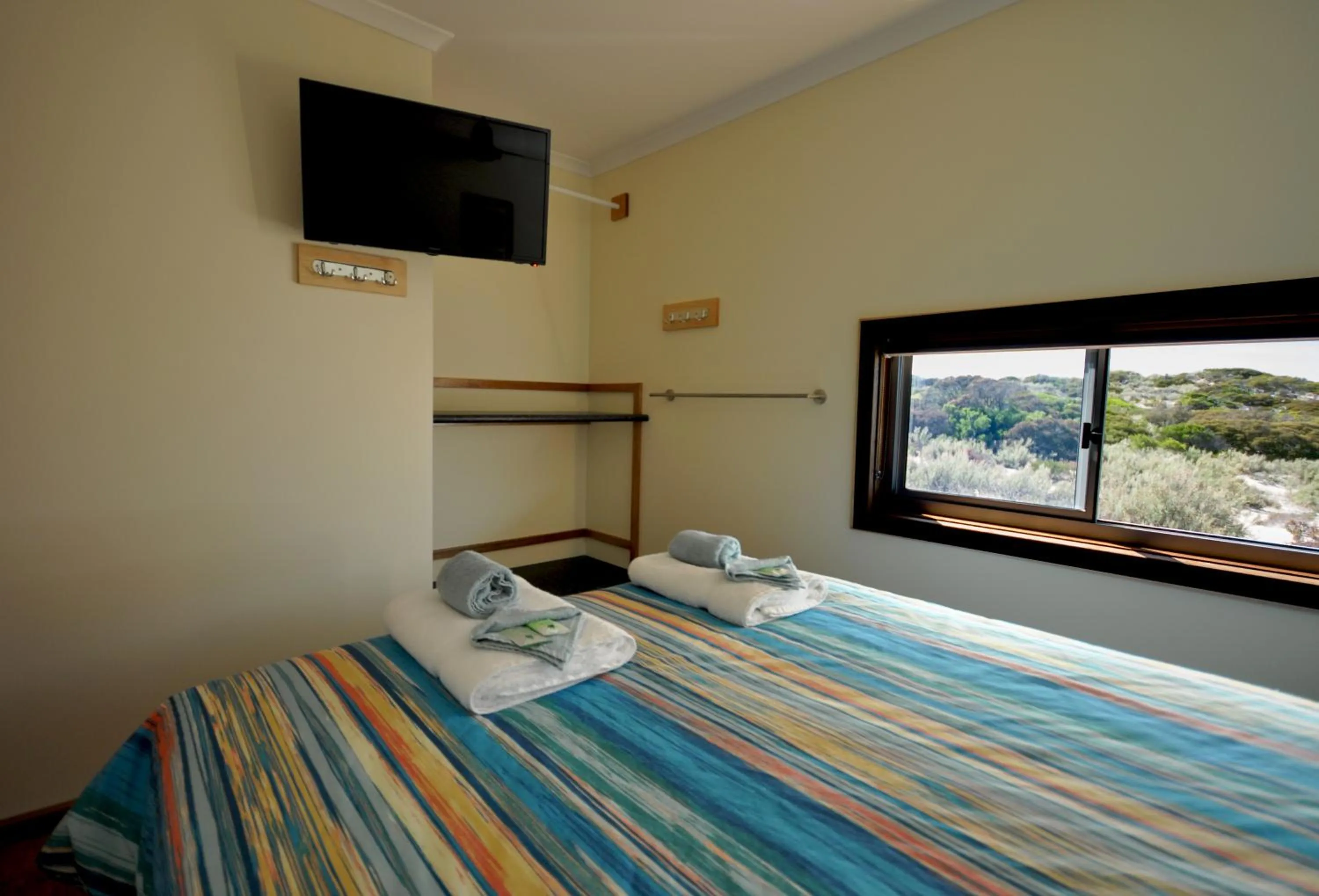 Staff, Bed in Ceduna Shelly Beach Caravan Park