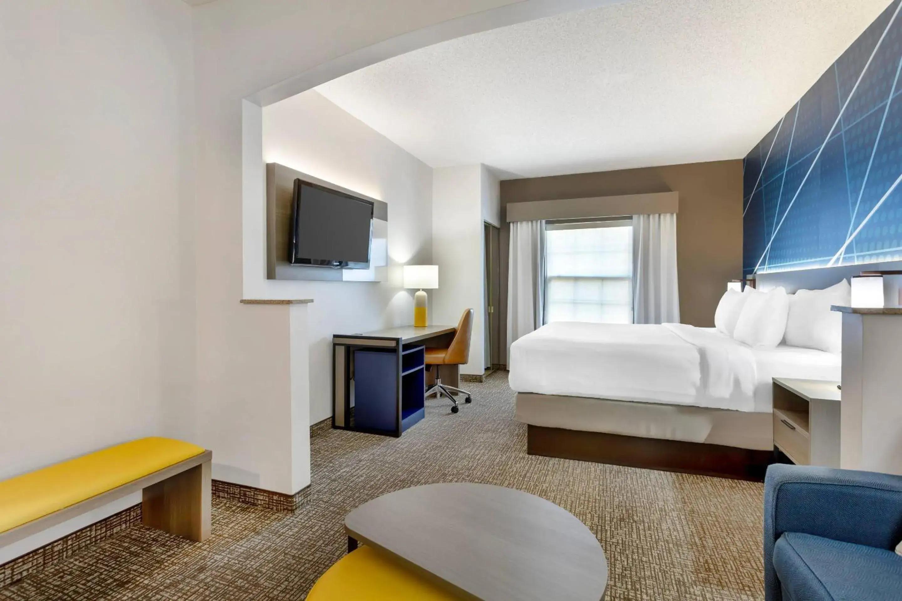 Bedroom, Bed in Comfort Suites East Brunswick - South River Bedroom, Bed in Comfort Suites East Brunswick - South River