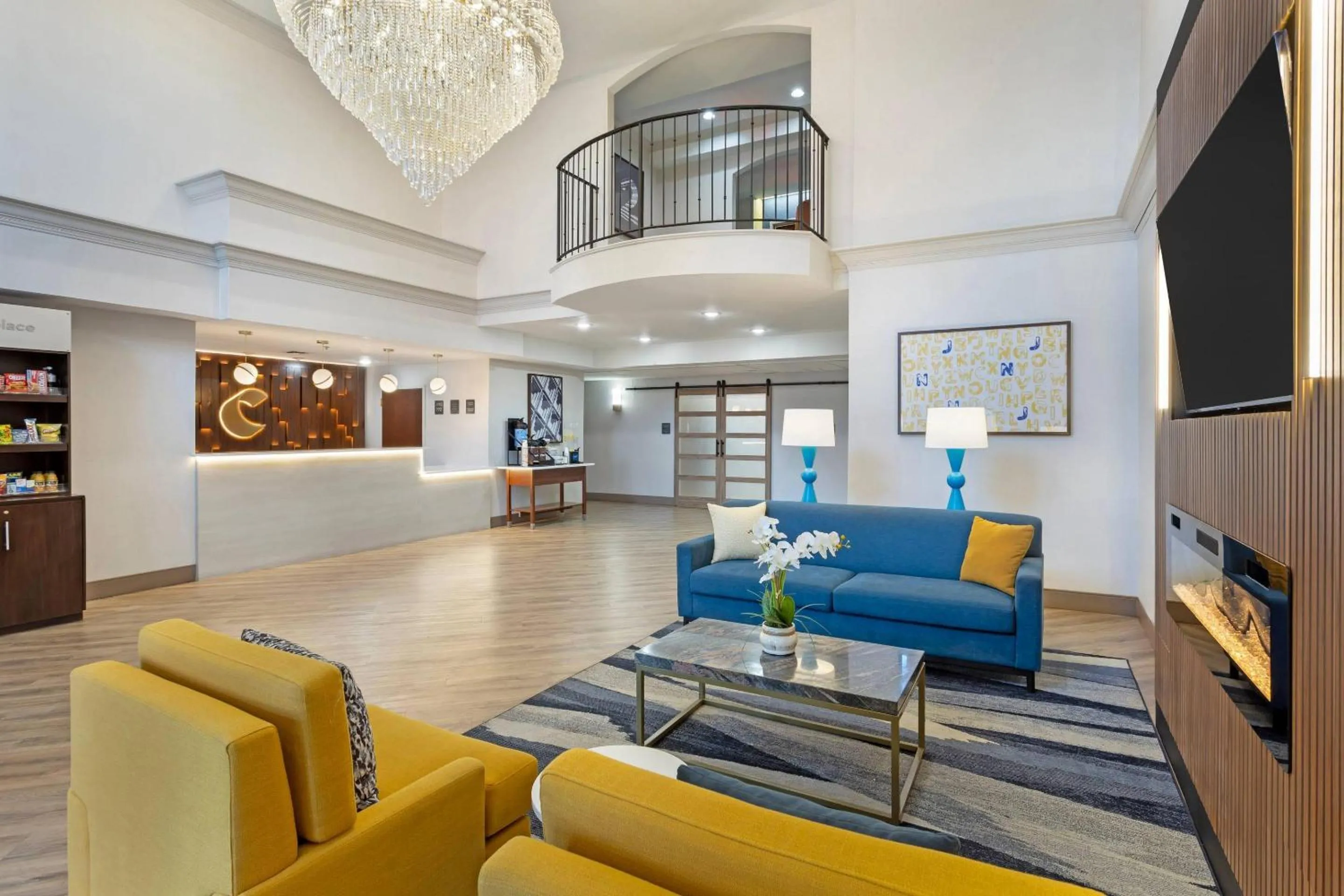 Lobby or reception in Comfort Suites East Brunswick - South River