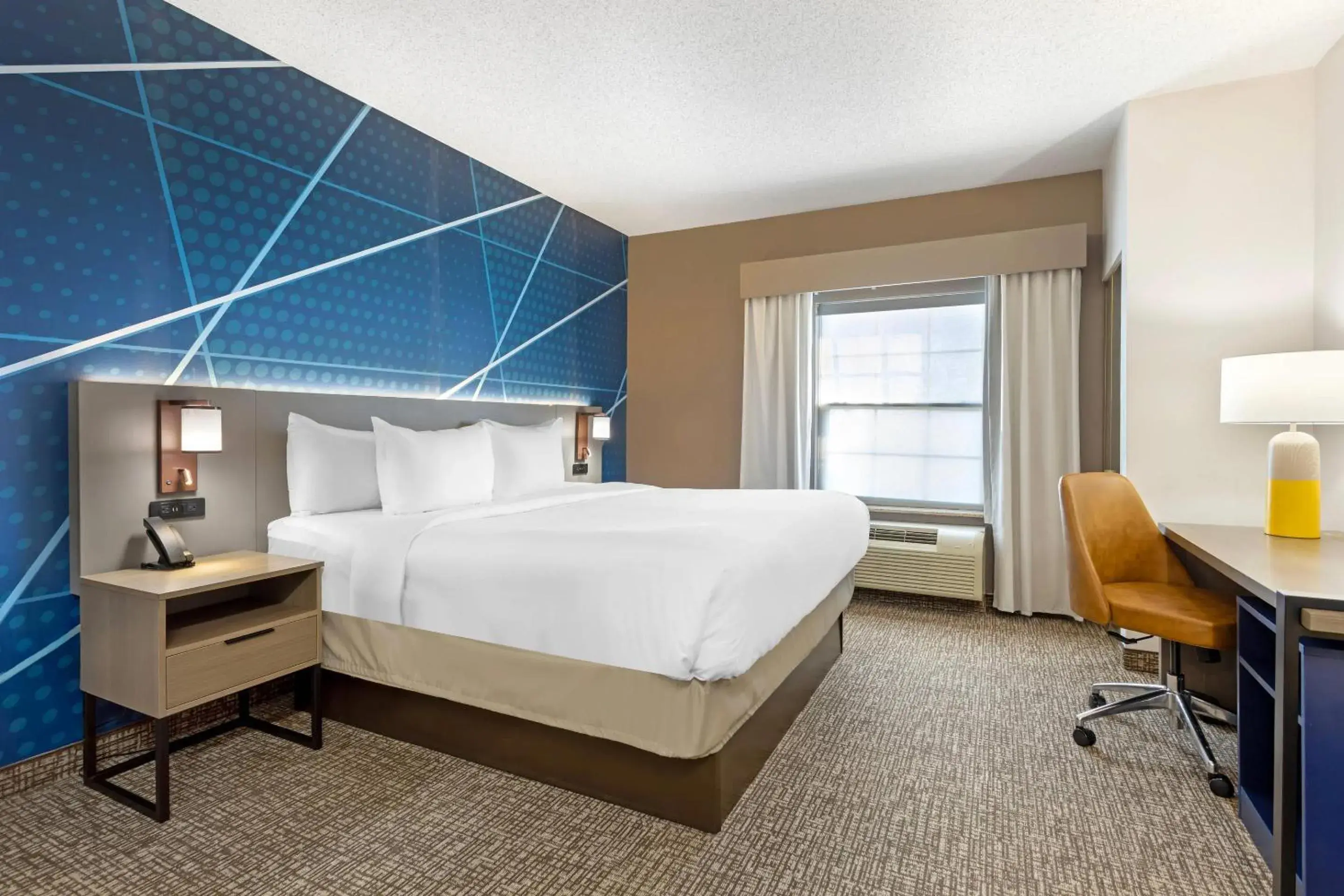 Bed in Comfort Suites East Brunswick - South River Bed in Comfort Suites East Brunswick - South River