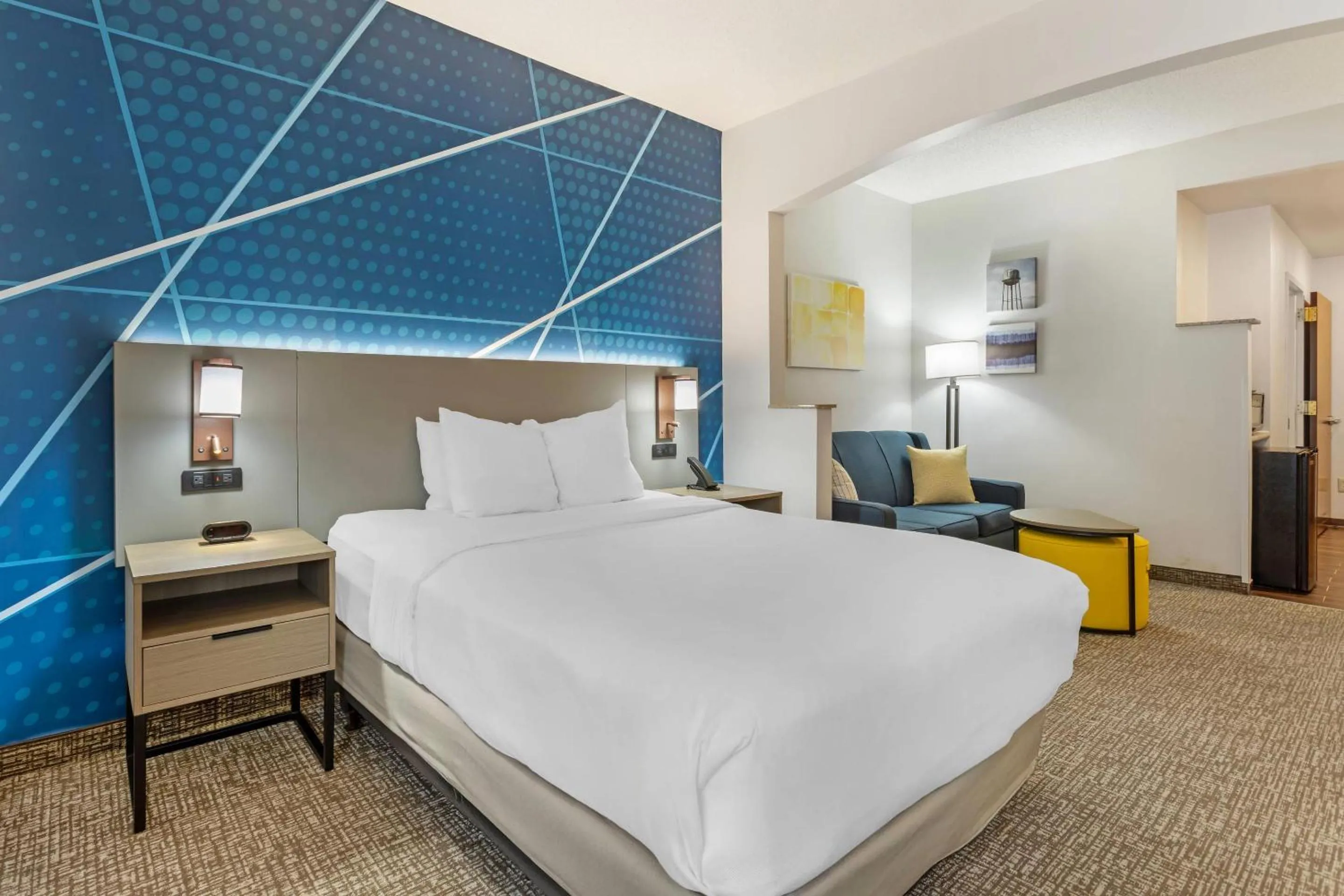 Bedroom, Bed in Comfort Suites East Brunswick - South River