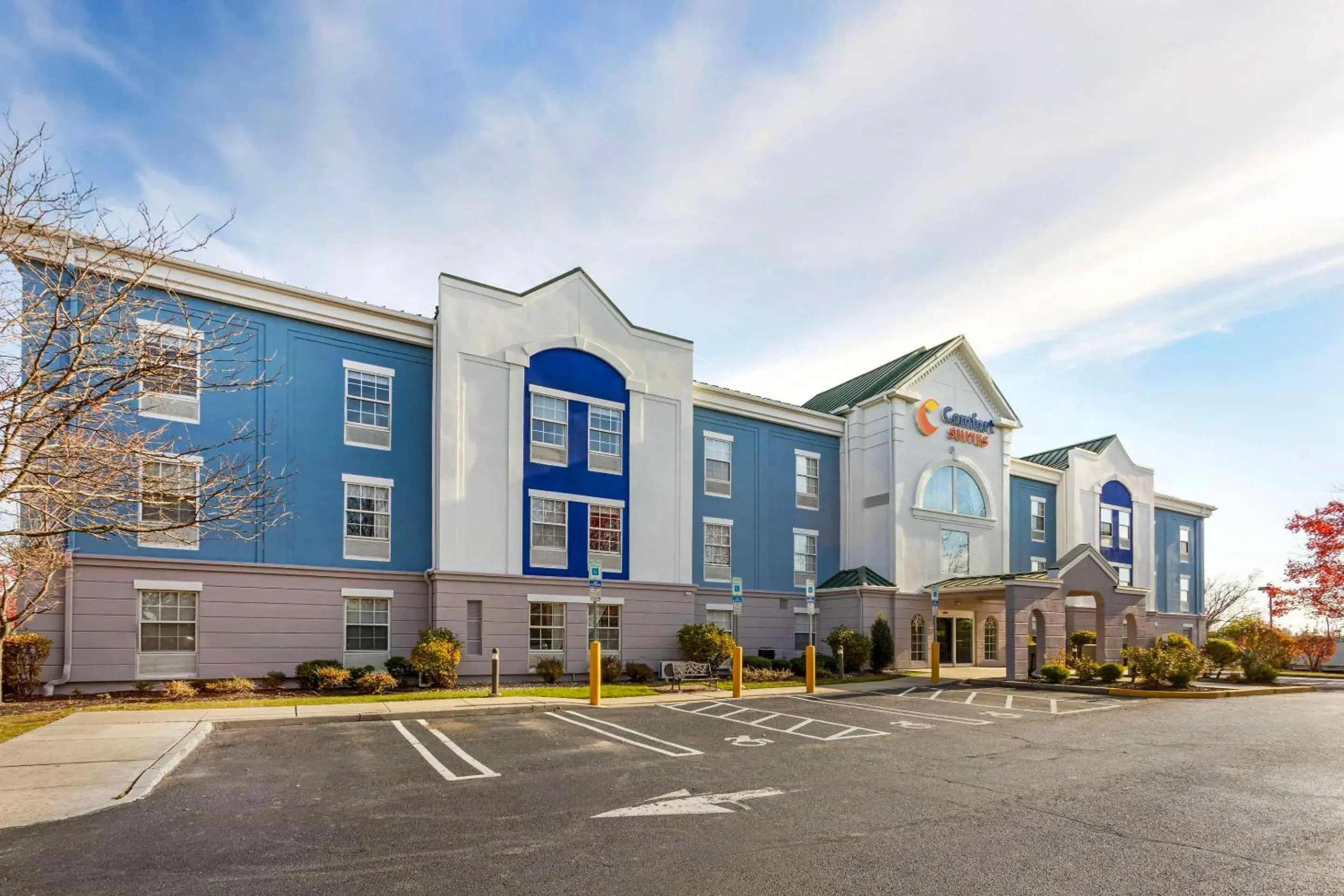 Property building in Comfort Suites East Brunswick - South River Property building in Comfort Suites East Brunswick - South River