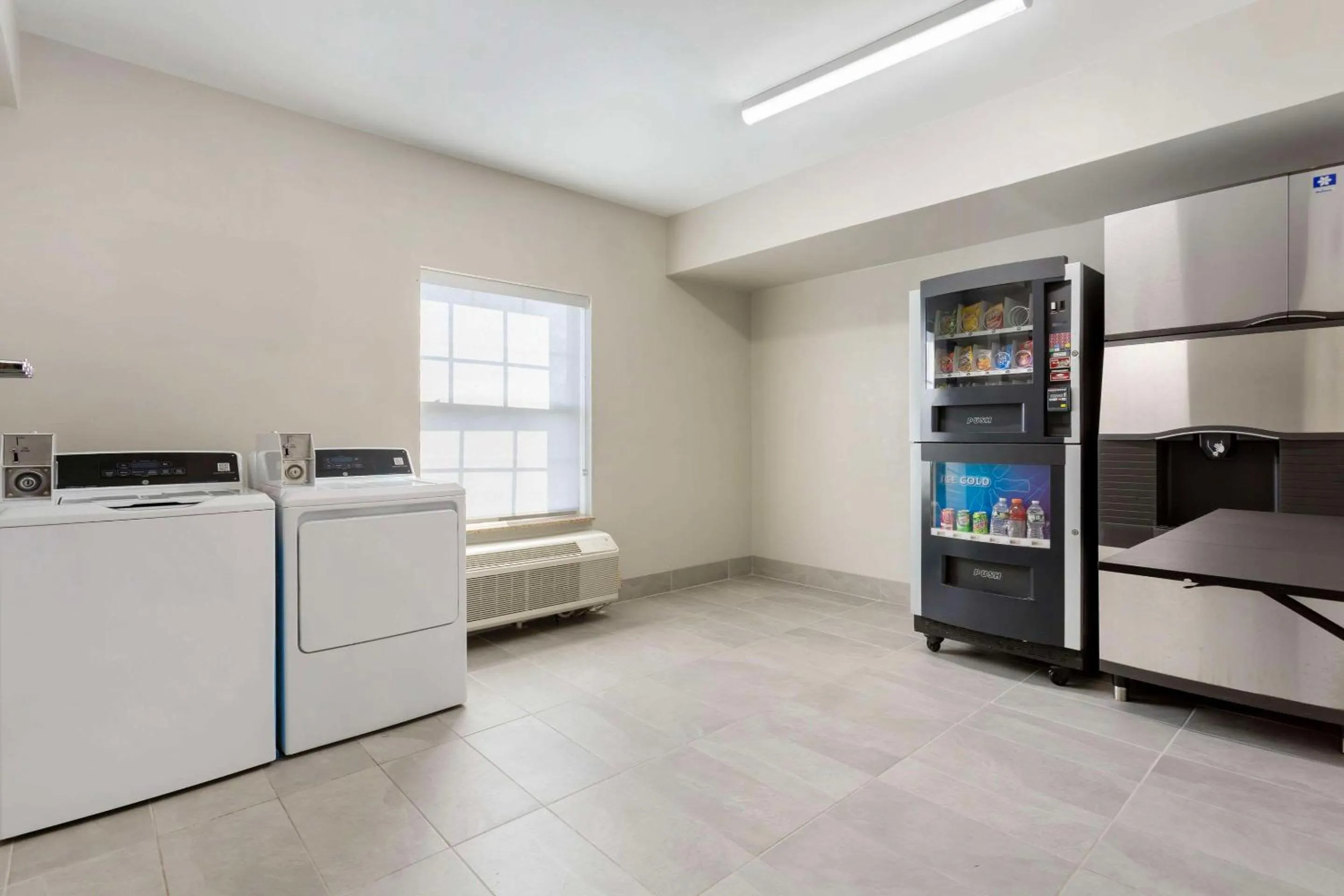 Other, Bed in Comfort Suites East Brunswick - South River