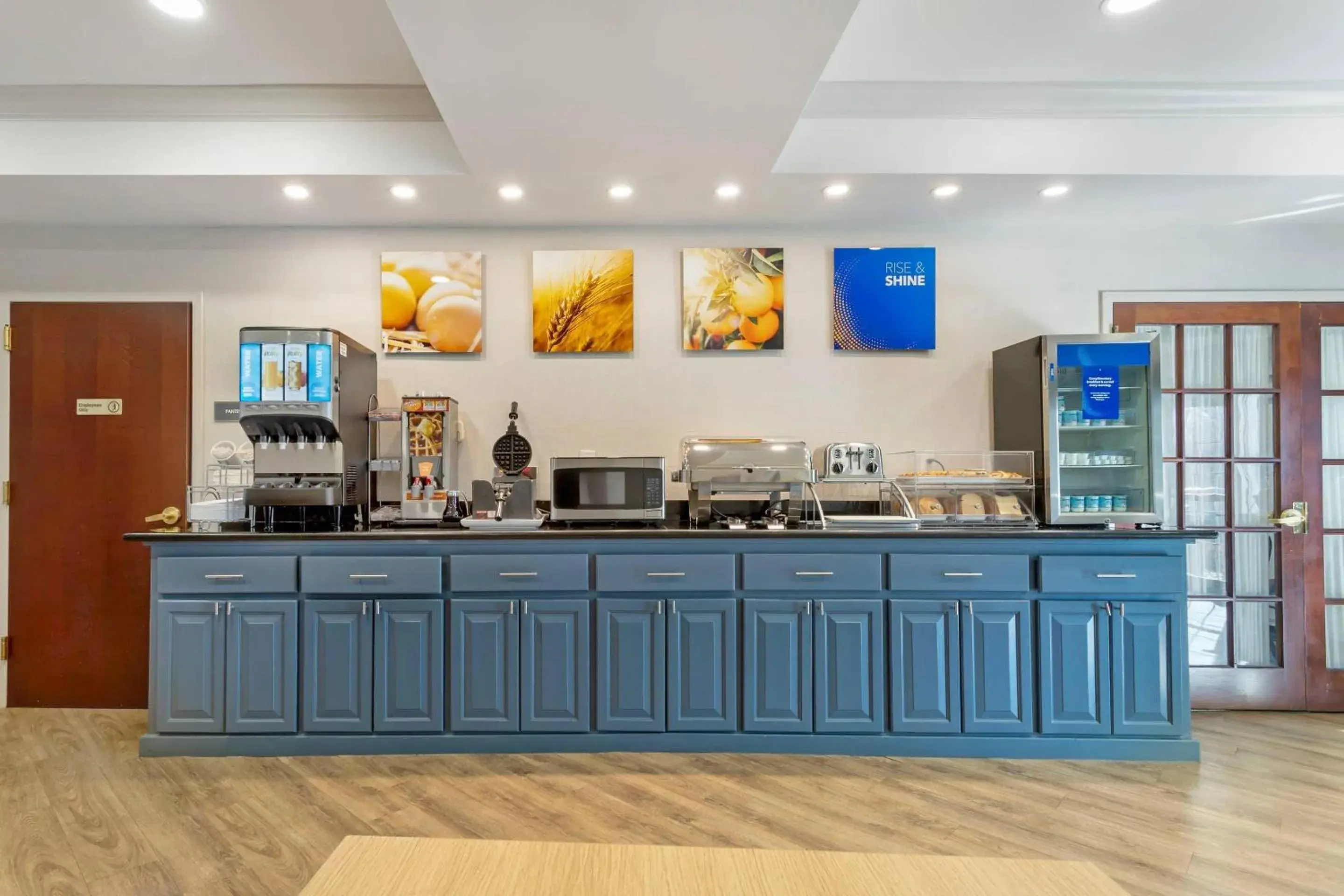 Breakfast in Comfort Suites East Brunswick - South River Breakfast in Comfort Suites East Brunswick - South River