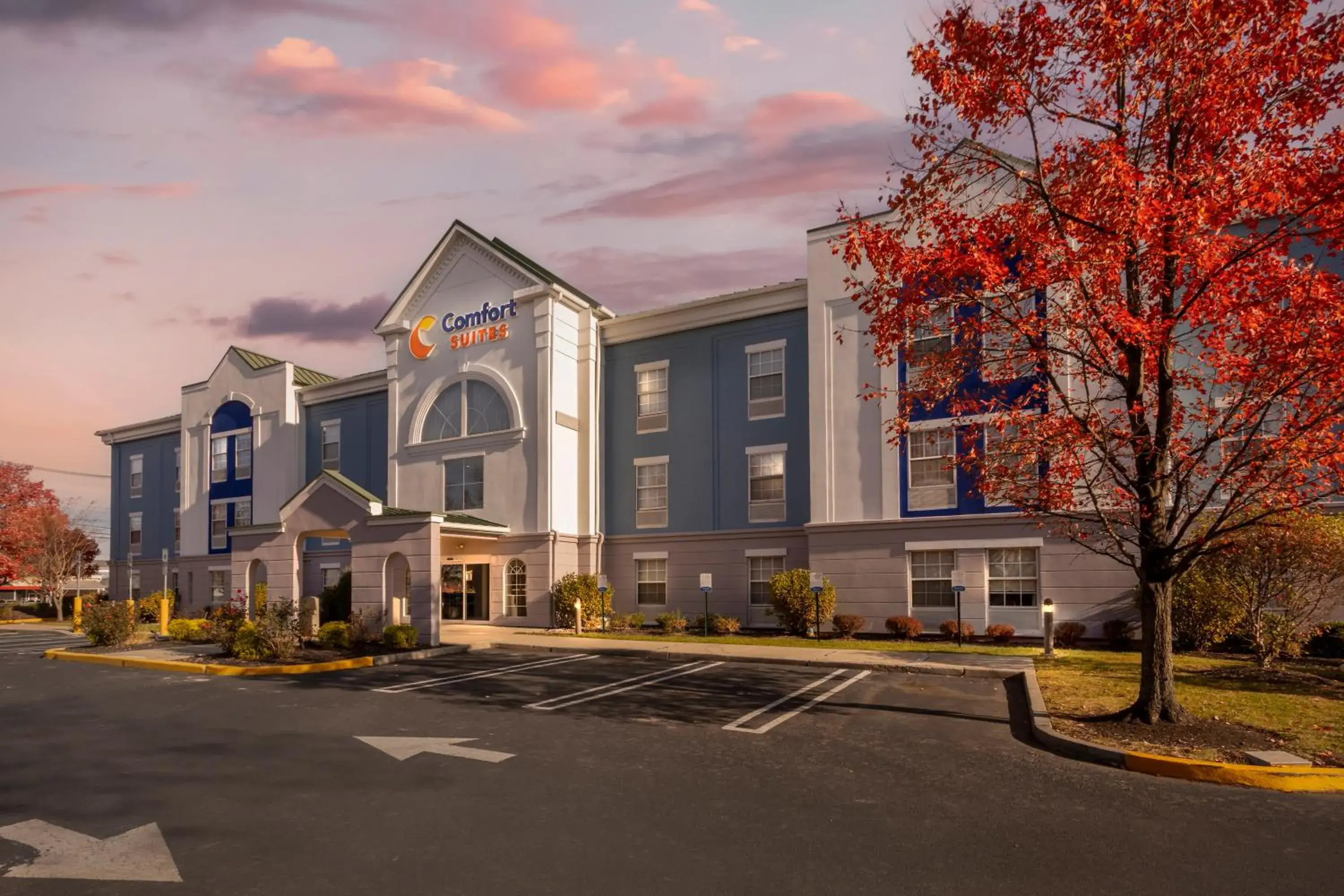 Property building in Comfort Suites East Brunswick - South River Property building in Comfort Suites East Brunswick - South River