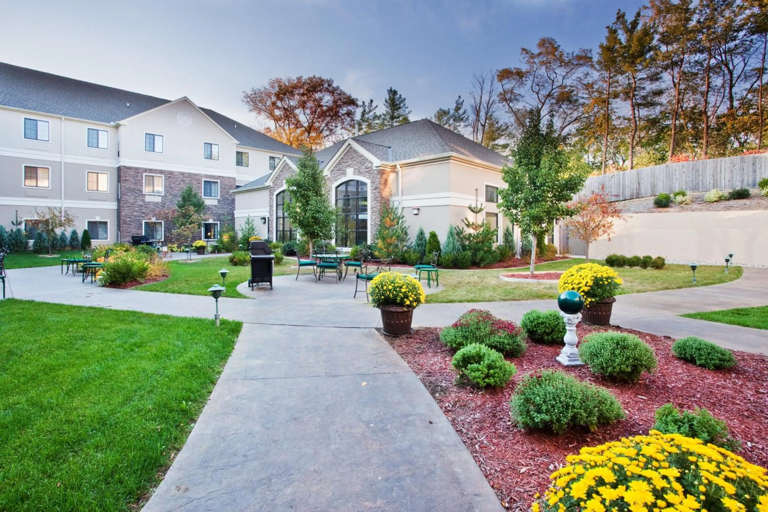Lobby or reception in Staybridge Suites Kalamazoo by IHG