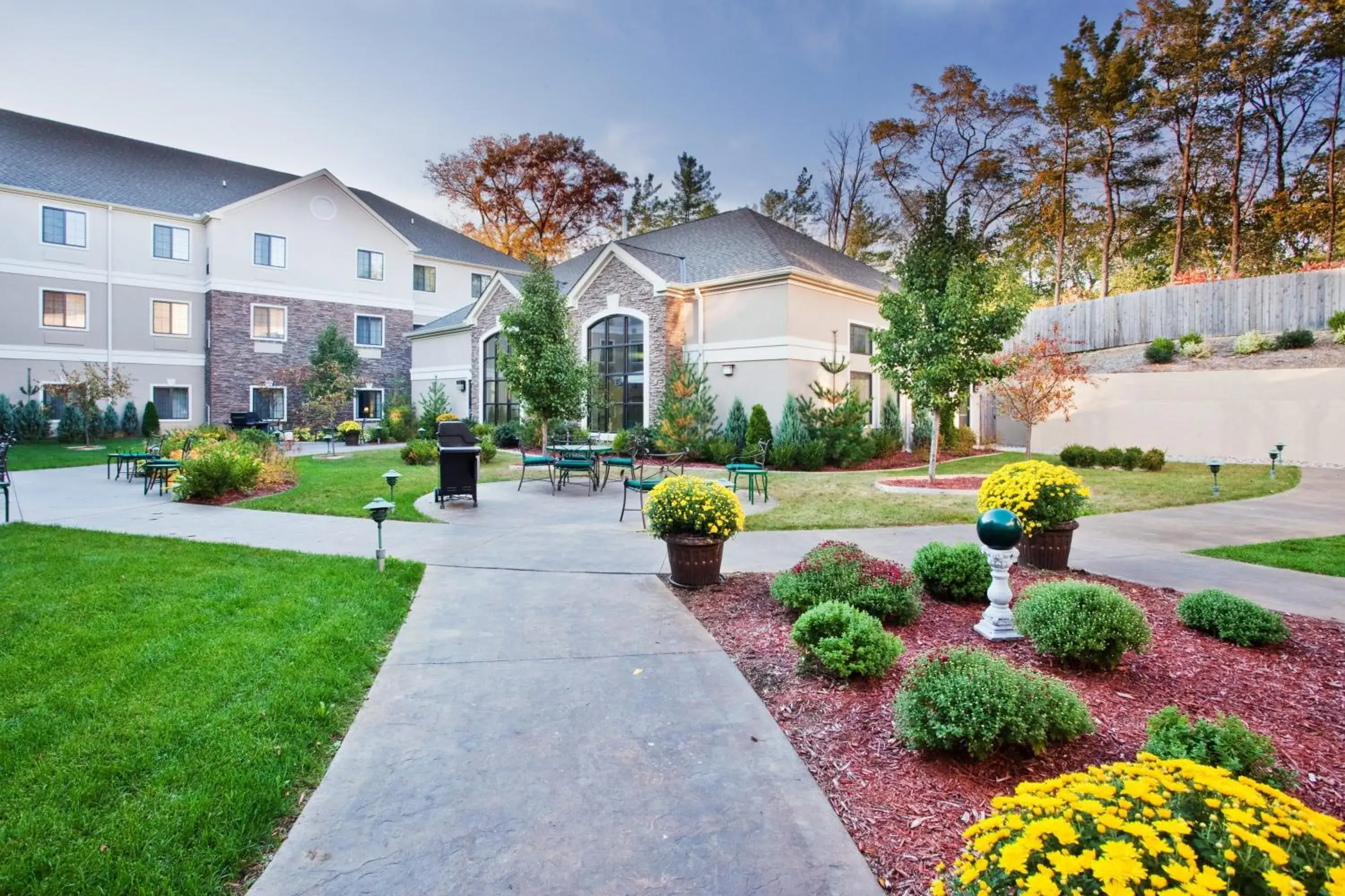 Lobby or reception in Staybridge Suites Kalamazoo by IHG Lobby or reception in Staybridge Suites Kalamazoo by IHG