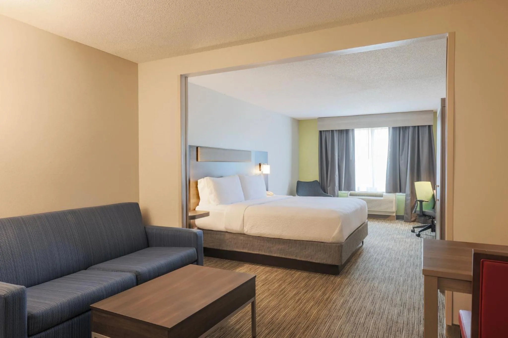 Photo of the whole room, Bed in Holiday Inn Express Hotel & Suites Wake Forest - Raleigh North by IHG