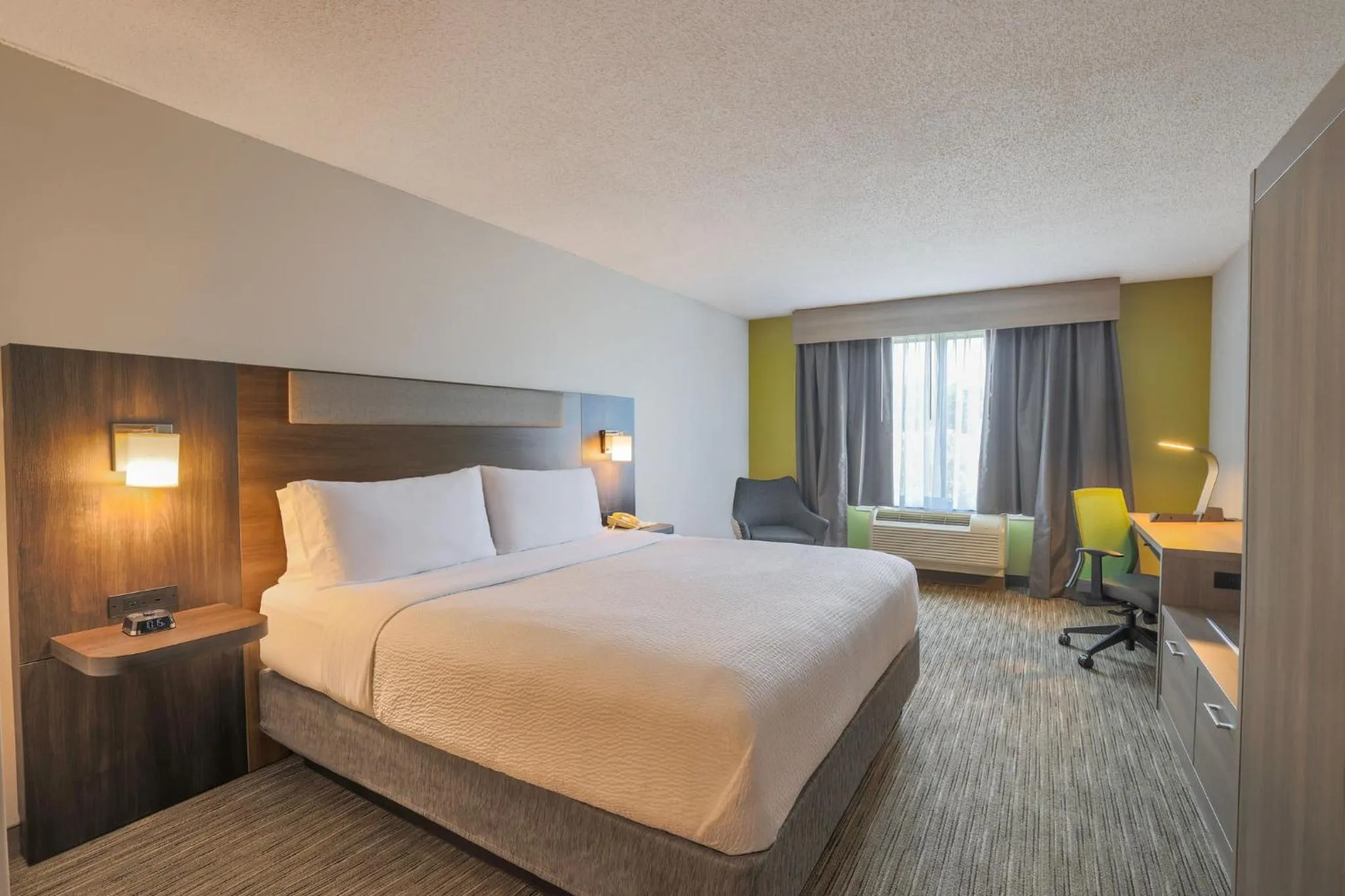 Photo of the whole room, Bed in Holiday Inn Express Hotel & Suites Wake Forest - Raleigh North by IHG