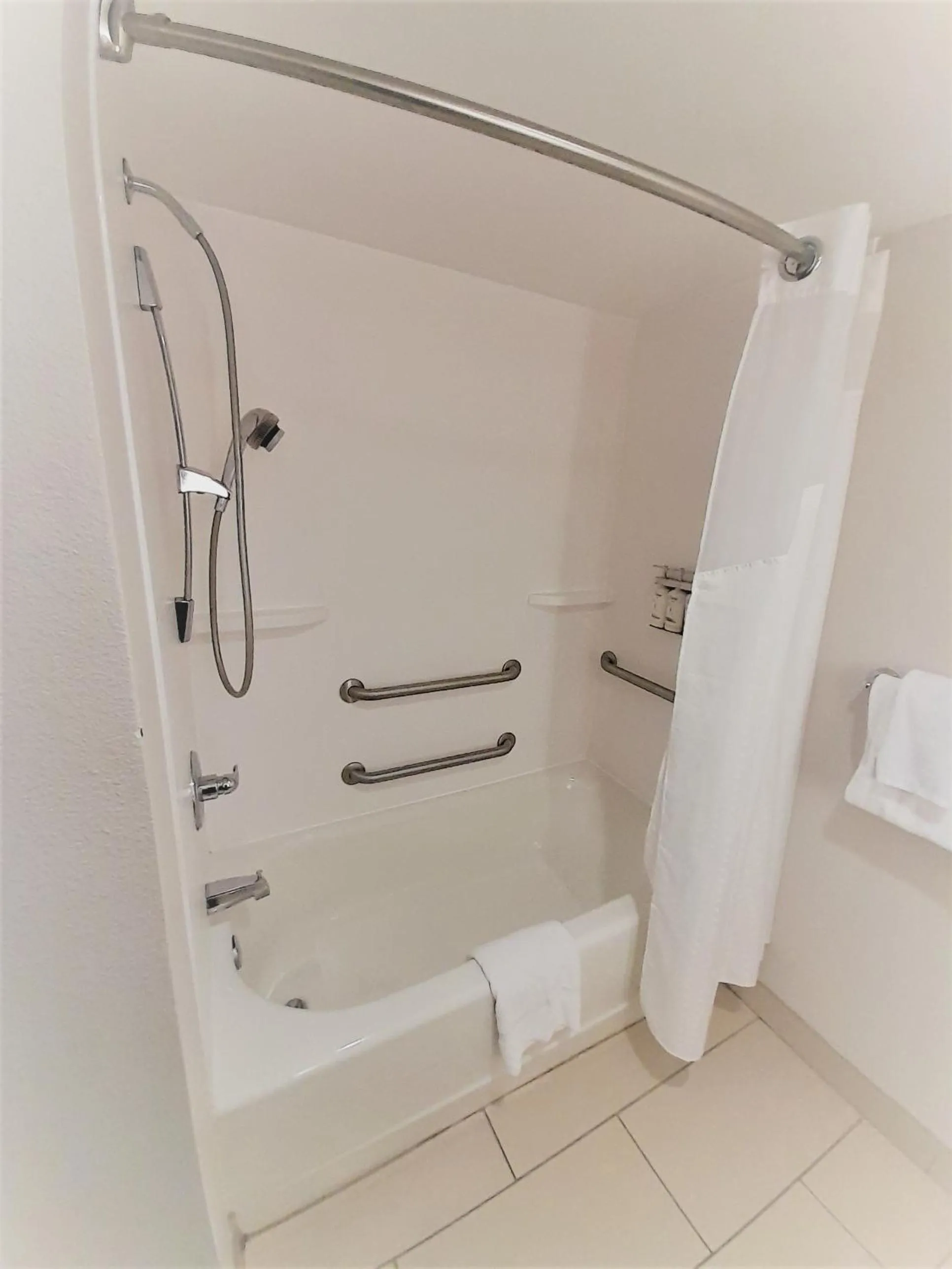 Bath in Holiday Inn Express Hotel & Suites Wake Forest - Raleigh North by IHG