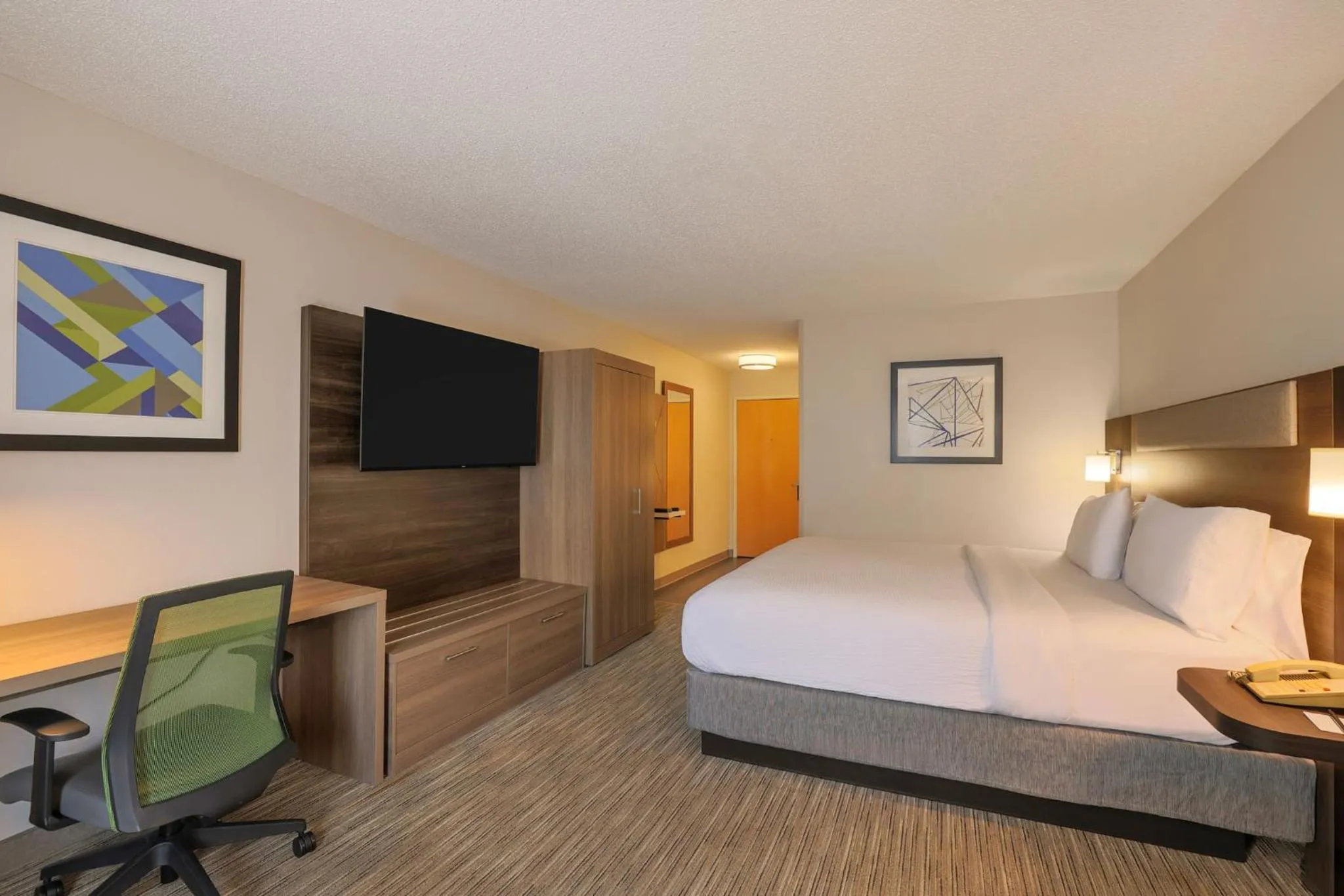Photo of the whole room, Bed in Holiday Inn Express Hotel & Suites Wake Forest - Raleigh North by IHG
