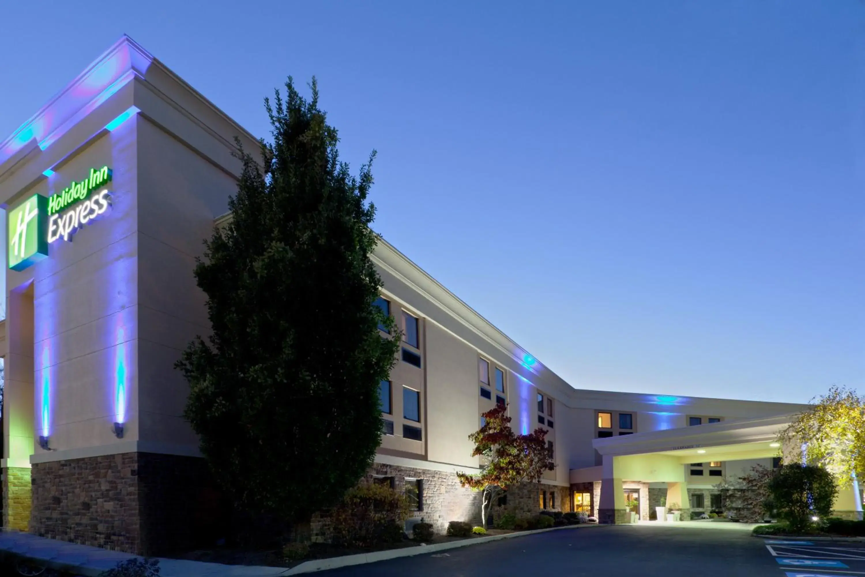 Property building in Holiday Inn Express Hershey-Harrisburg Area by IHG Property building in Holiday Inn Express Hershey-Harrisburg Area by IHG