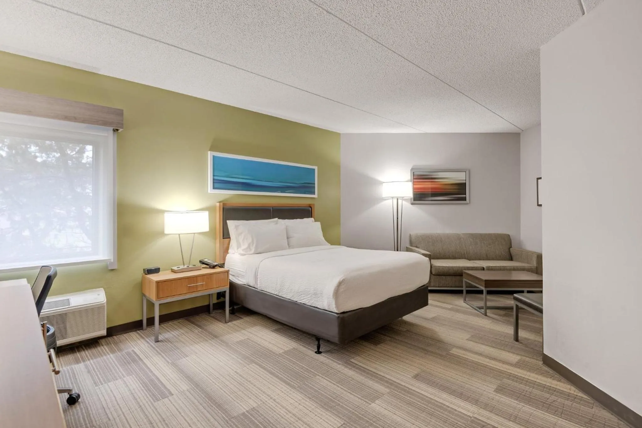 Photo of the whole room, Bed in Holiday Inn Express Hershey-Harrisburg Area by IHG