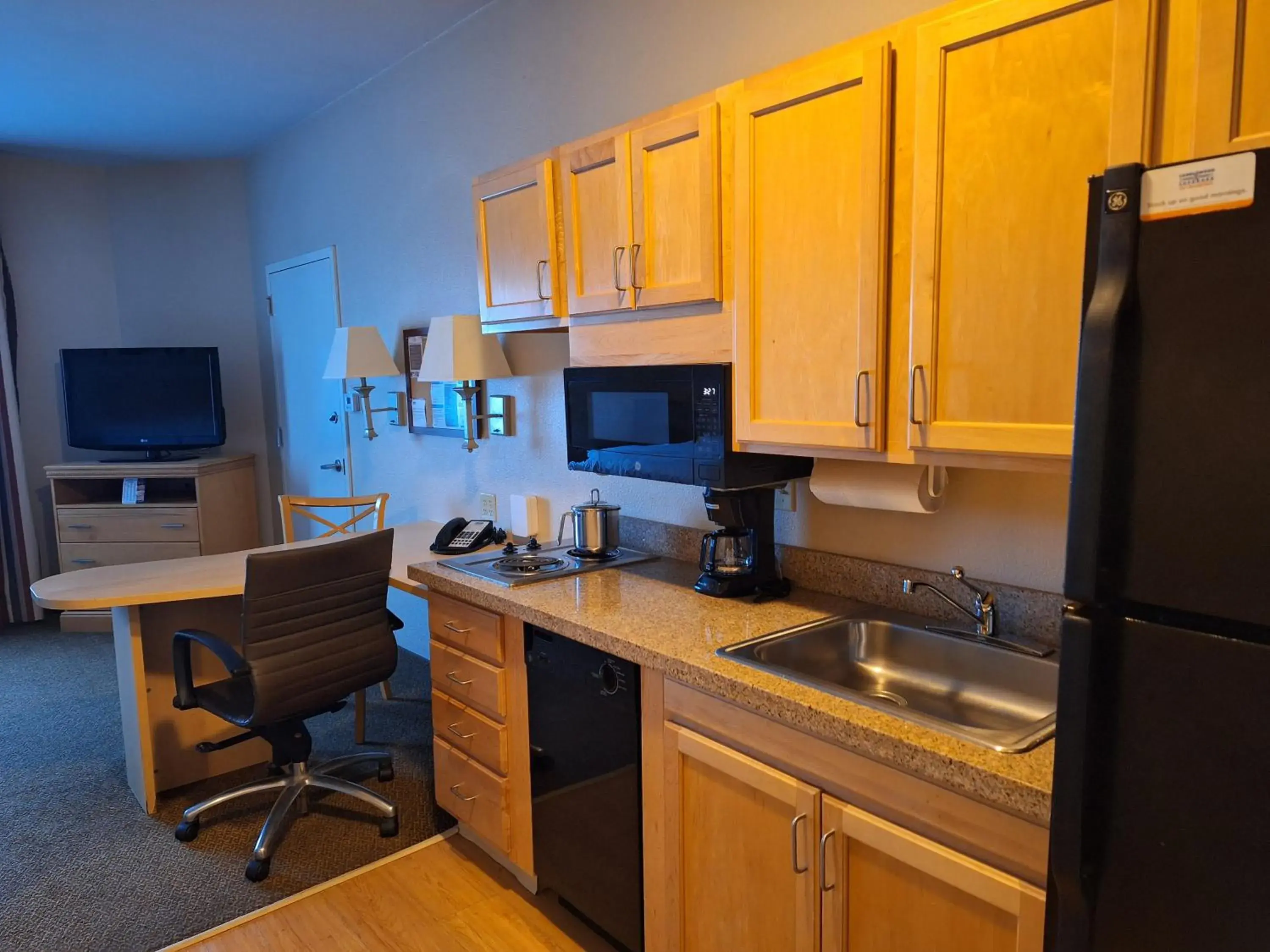 Suite with Accessible Roll-In Shower - Non-Smoking in Candlewood Suites Junction City - Ft. Riley by IHG Suite with Accessible Roll-In Shower - Non-Smoking in Candlewood Suites Junction City - Ft. Riley by IHG