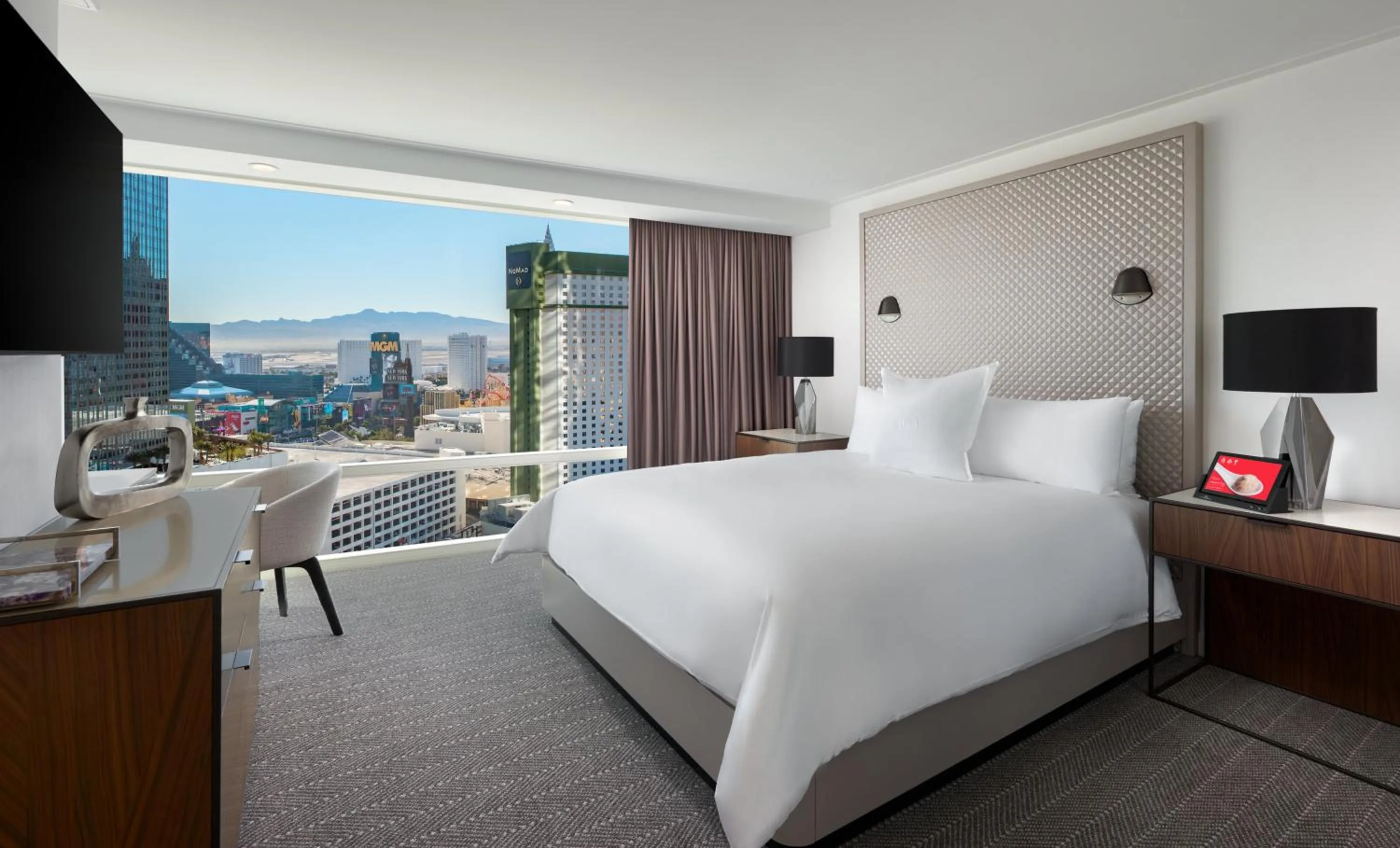 Bedroom, Bed in ARIA Resort & Casino