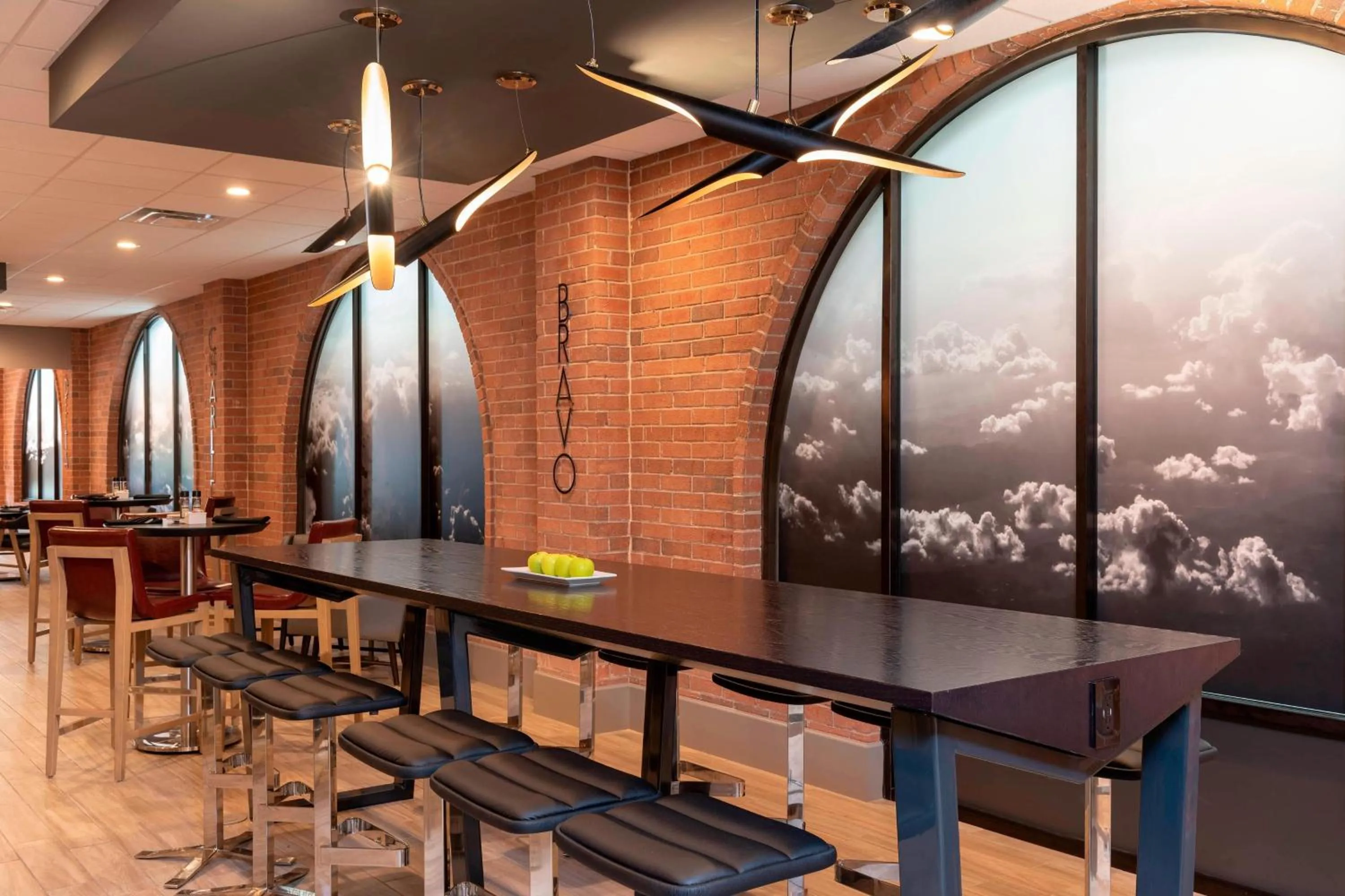 Lounge or bar in Delta Hotels by Marriott Kalamazoo Conference Center