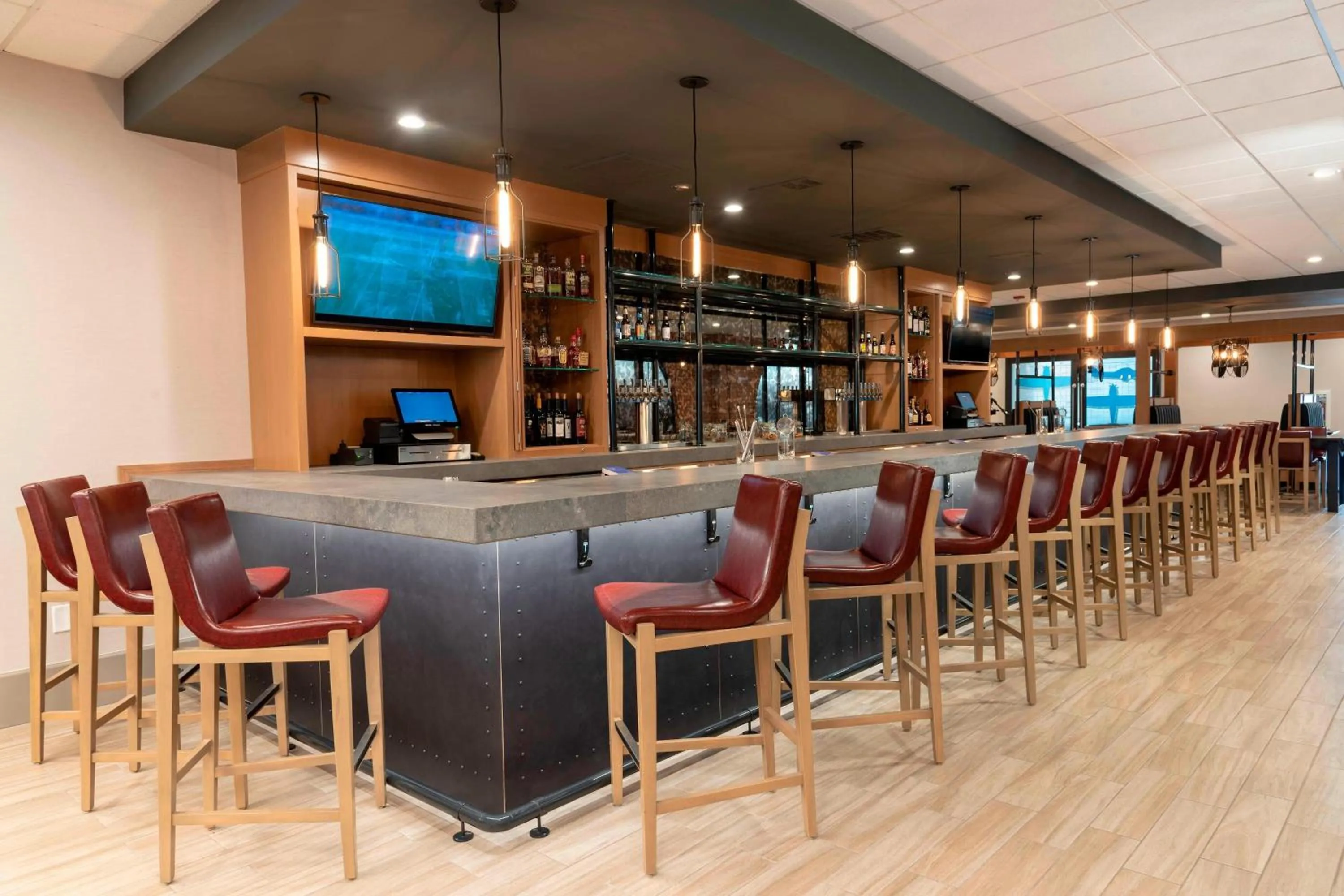 Lounge or bar in Delta Hotels by Marriott Kalamazoo Conference Center