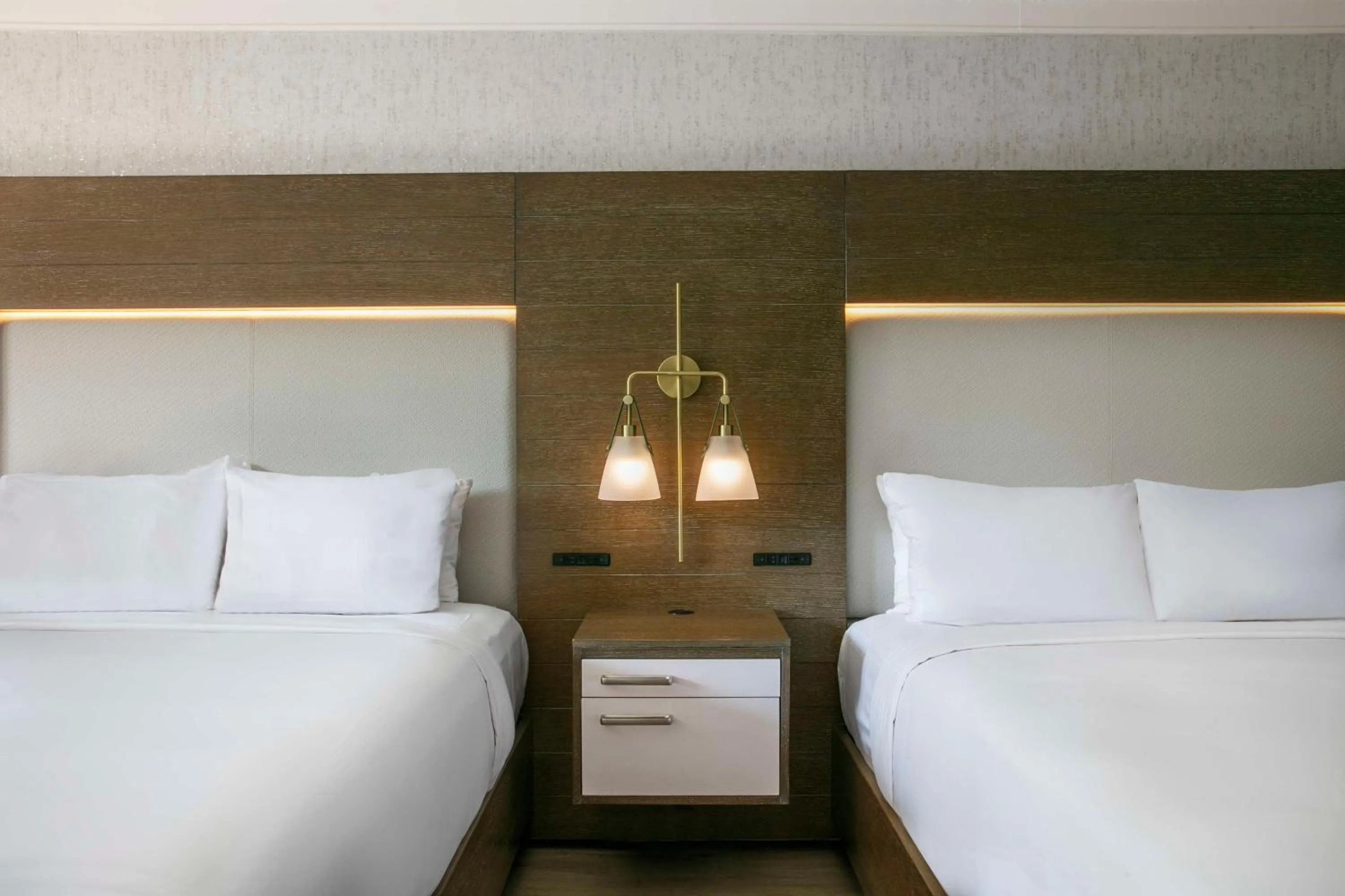 Bedroom, Bed in Sonesta Resort Hilton Head Island