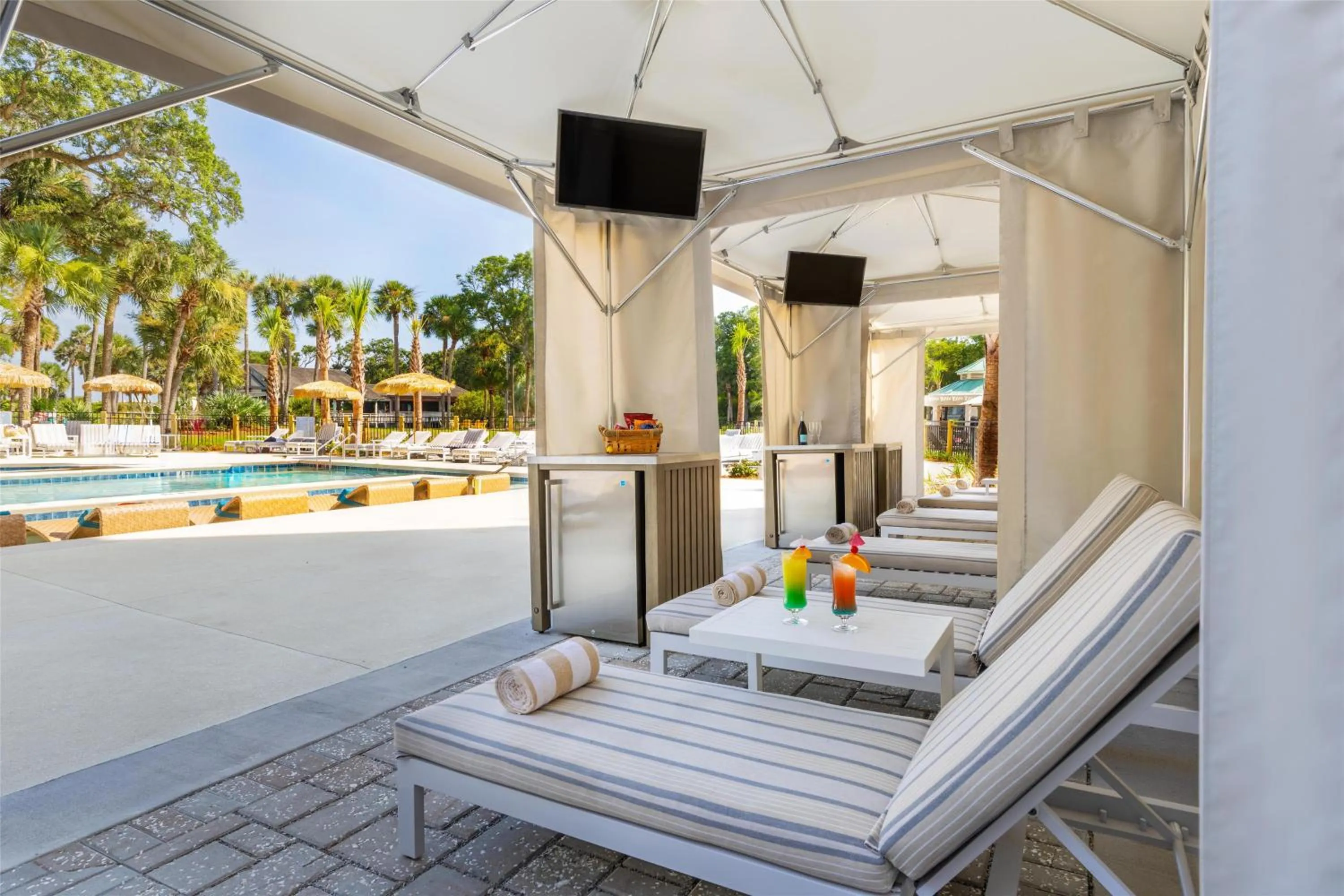 Pool view in Sonesta Resort Hilton Head Island