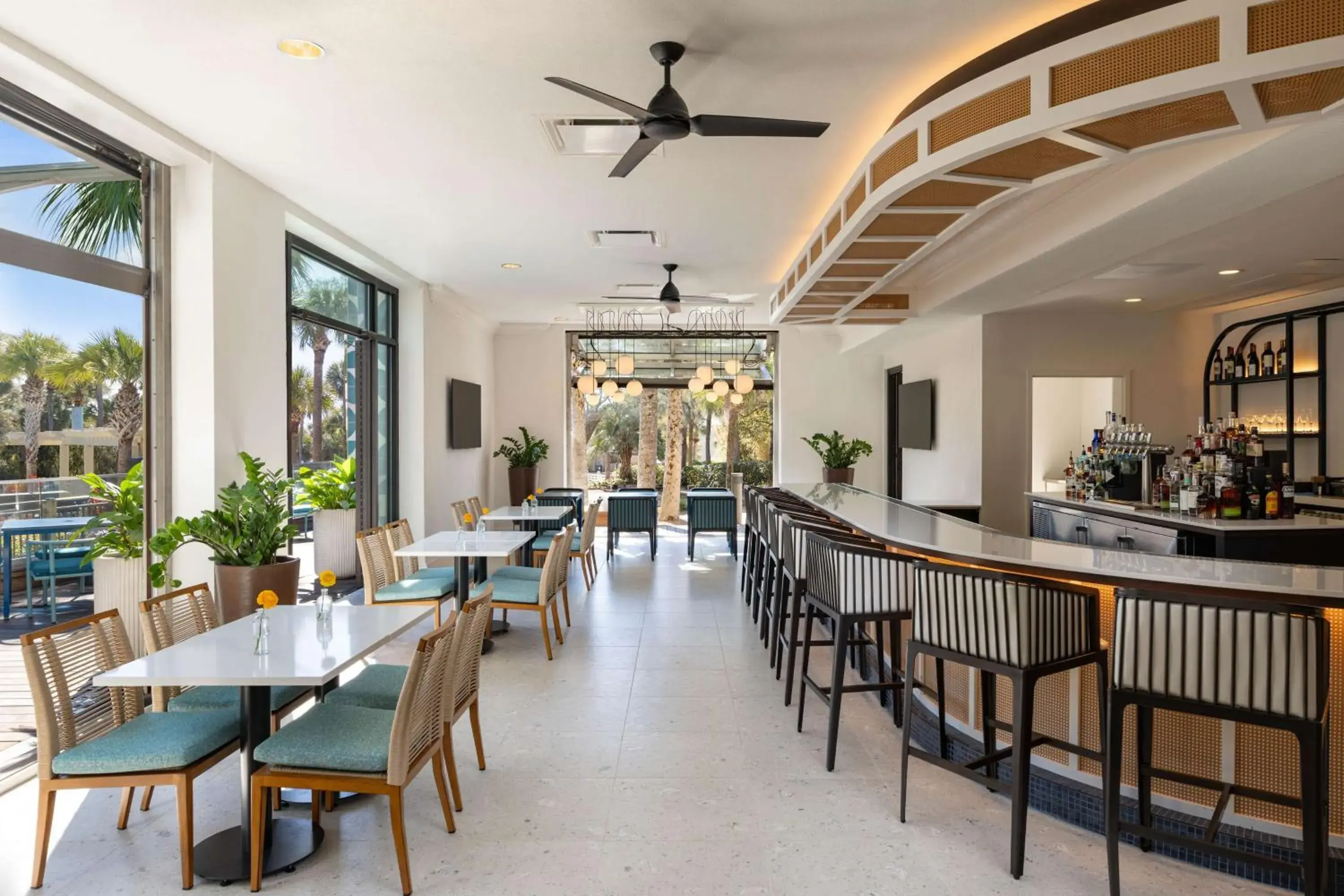 Lounge or bar in Sonesta Resort Hilton Head Island Lounge or bar in Sonesta Resort Hilton Head Island