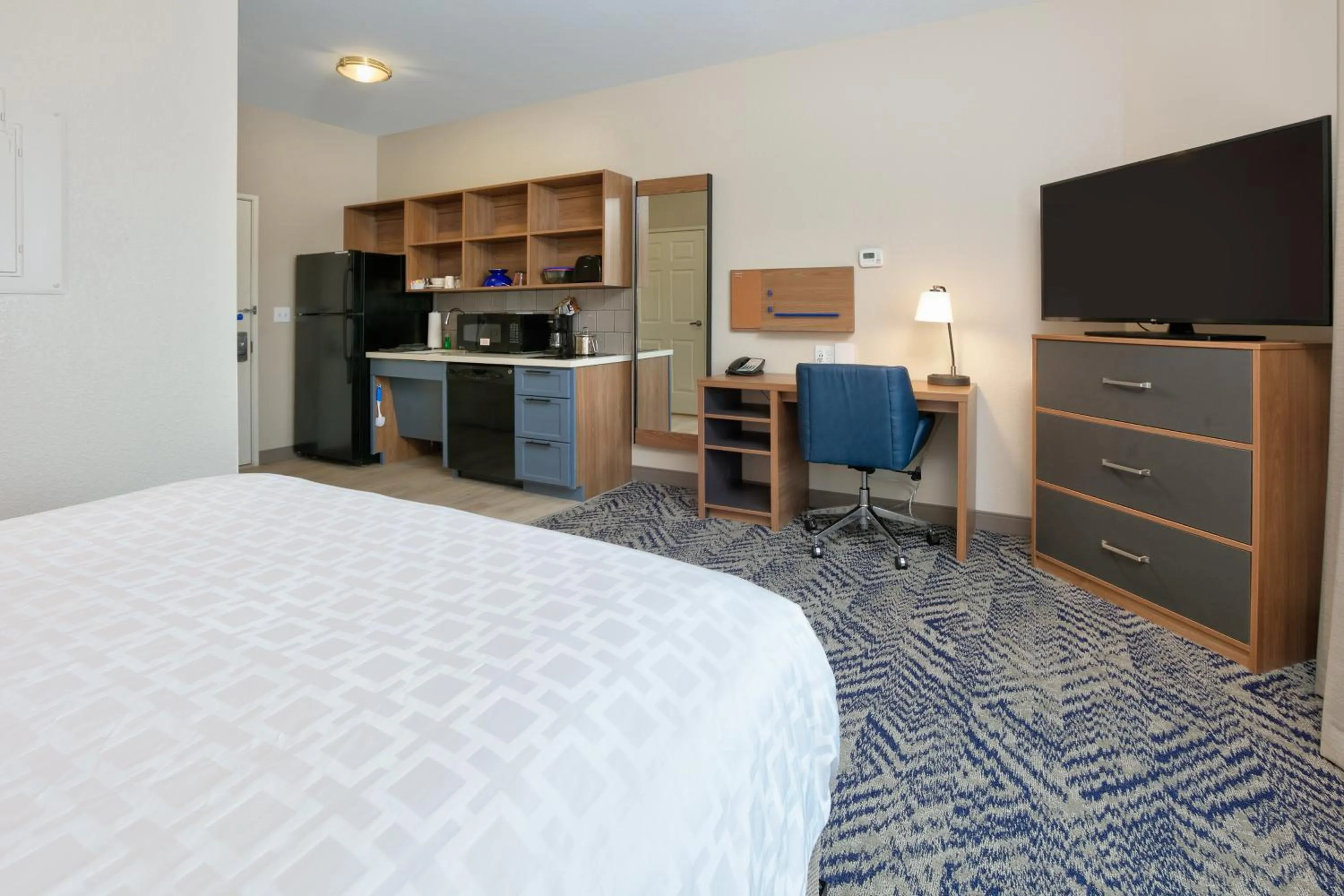 Photo of the whole room, Bed in Candlewood Suites Idaho Falls by IHG