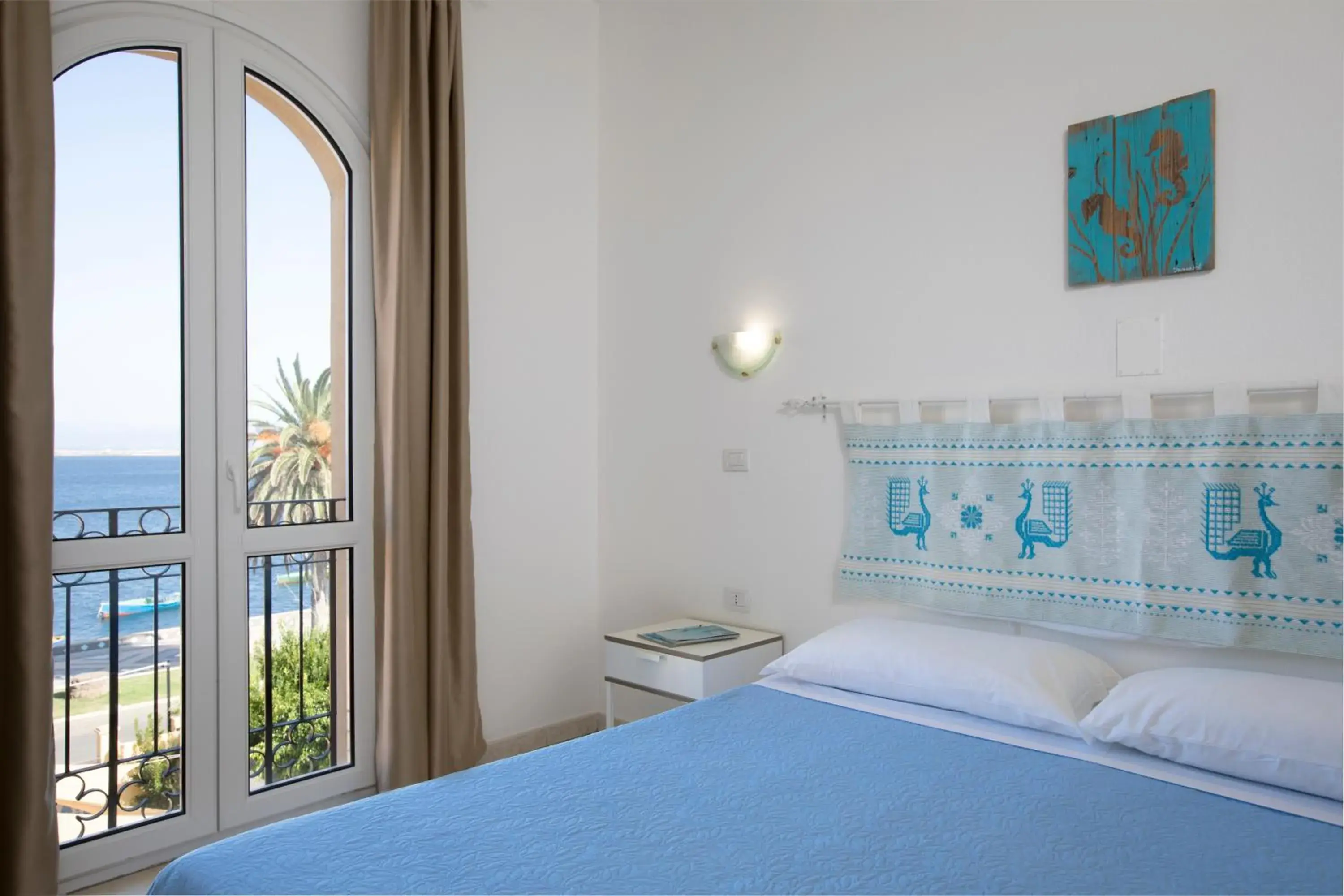Comfort Double or Twin Room with Sea View - single occupancy in MuMA Hostel Comfort Double or Twin Room with Sea View - single occupancy in MuMA Hostel
