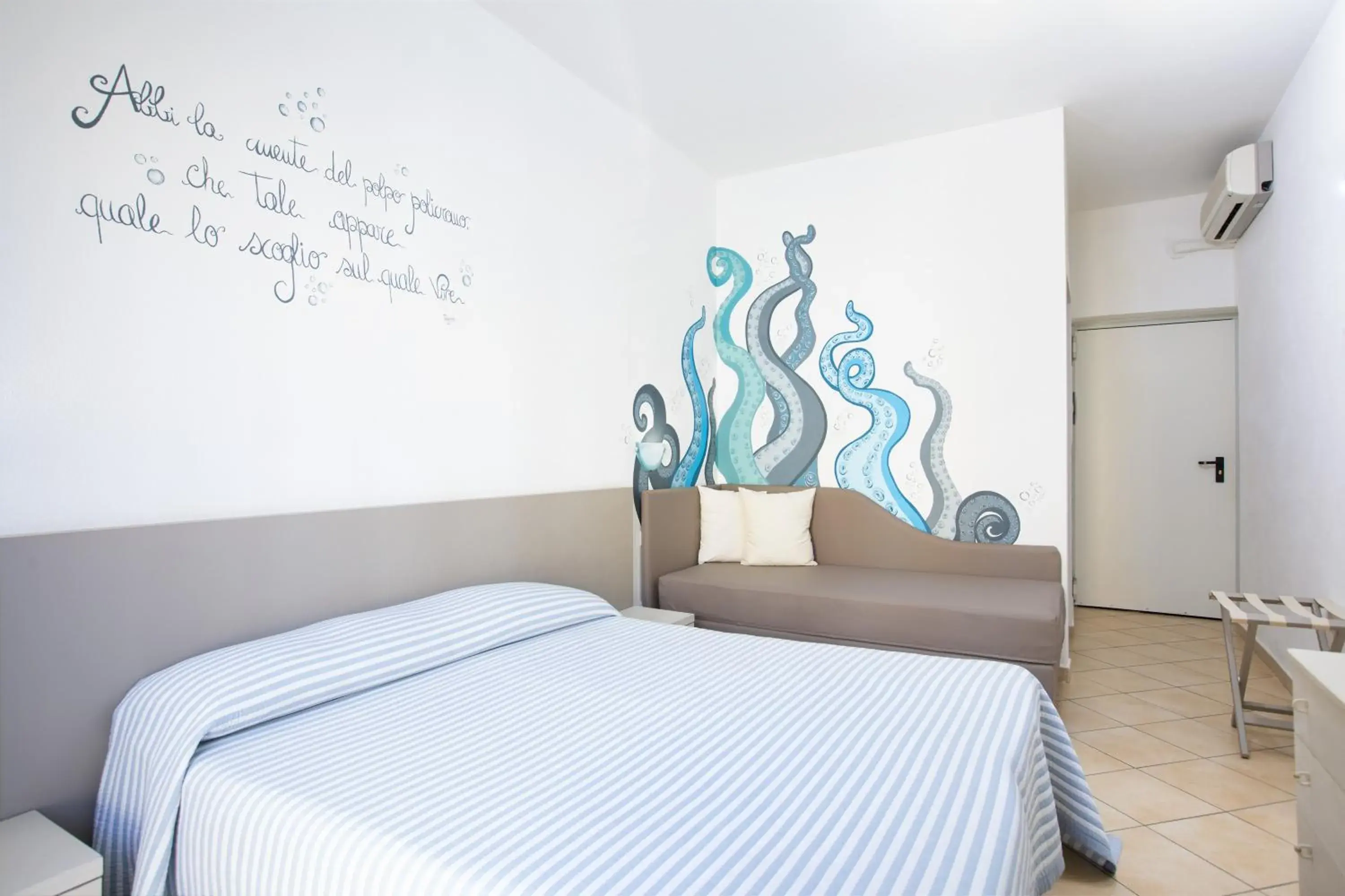 Triple Room in MuMA Hostel Triple Room in MuMA Hostel