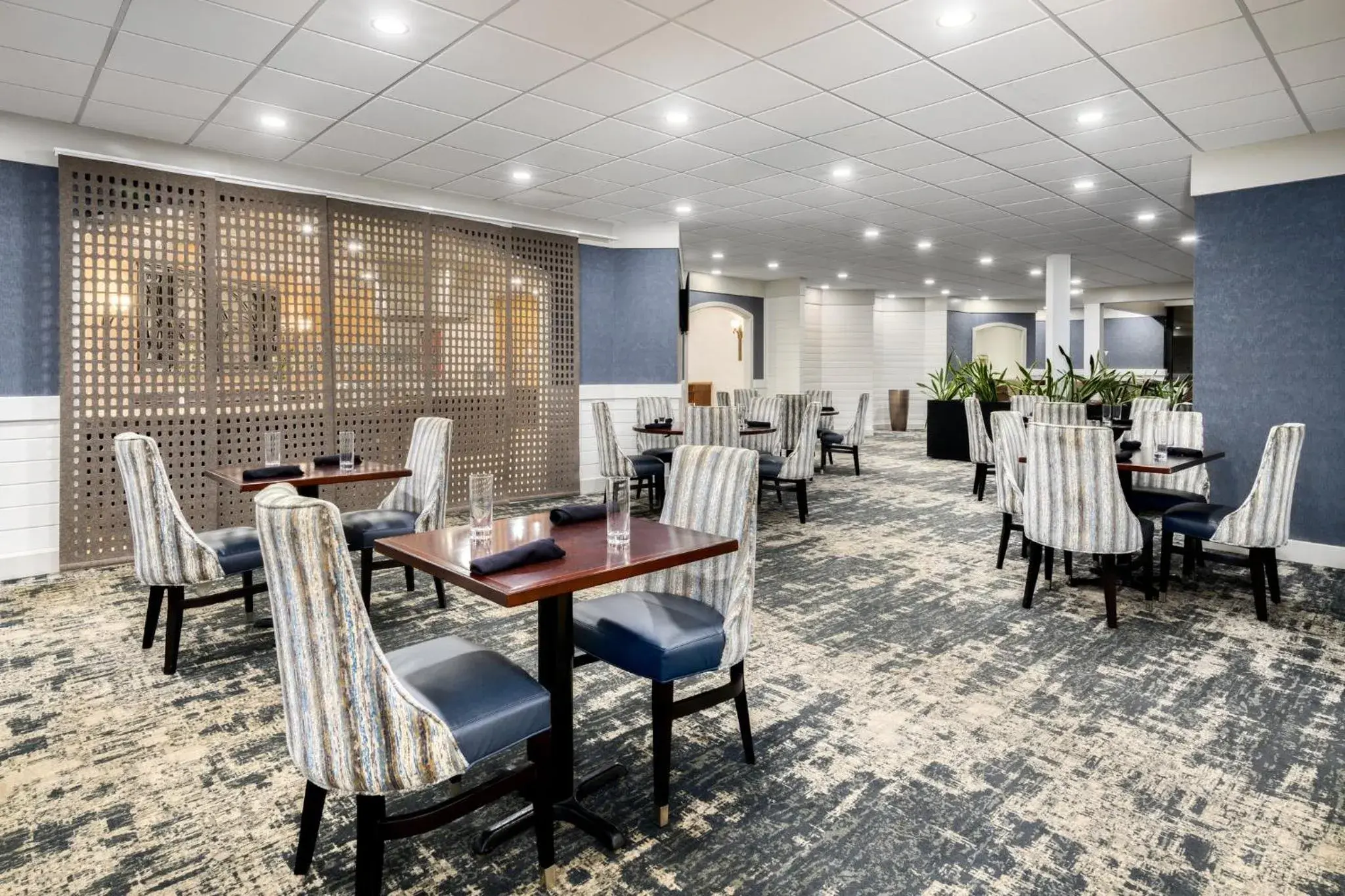 Restaurant/places to eat in Crowne Plaza Jacksonville Airport I-95N by IHG Restaurant/places to eat in Crowne Plaza Jacksonville Airport I-95N by IHG