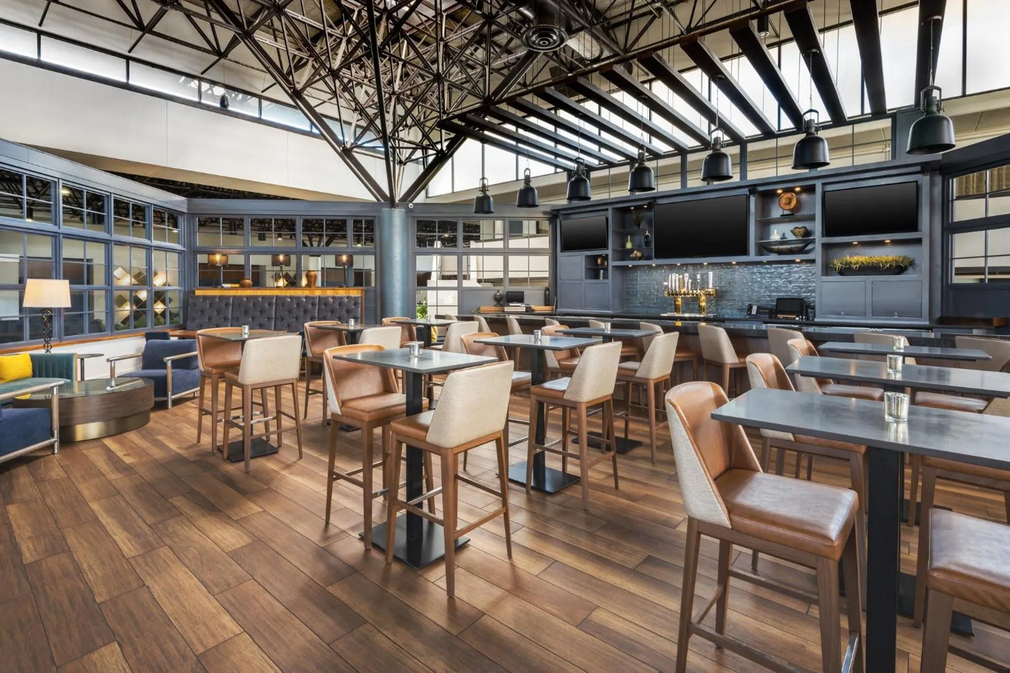 Restaurant/places to eat in Crowne Plaza Jacksonville Airport I-95N by IHG