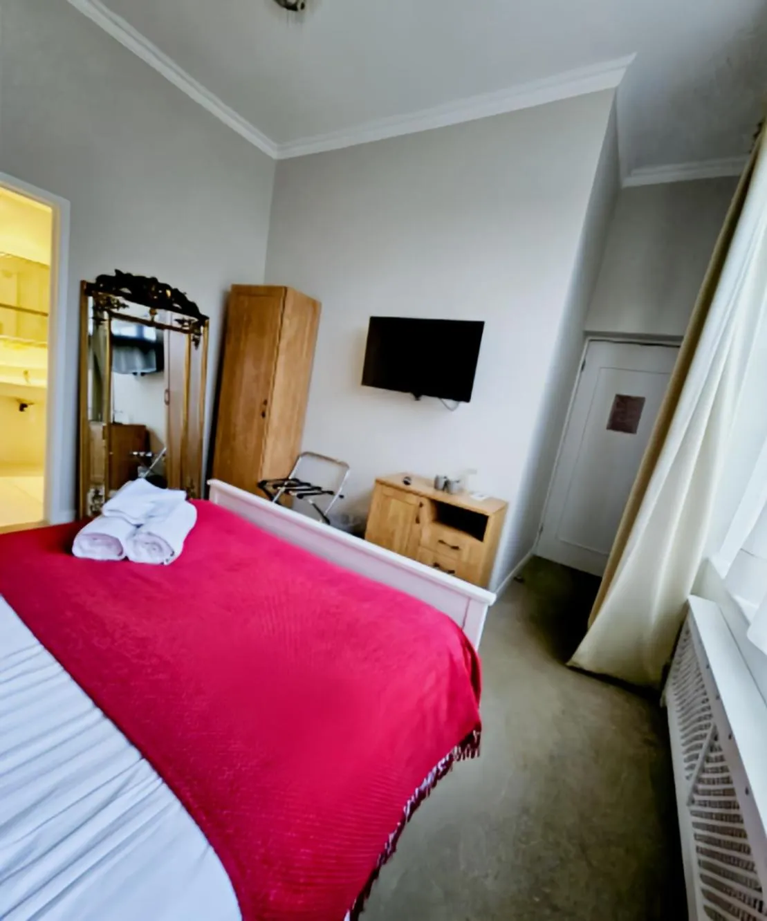 Communal lounge/ TV room, Bed in The Coach House