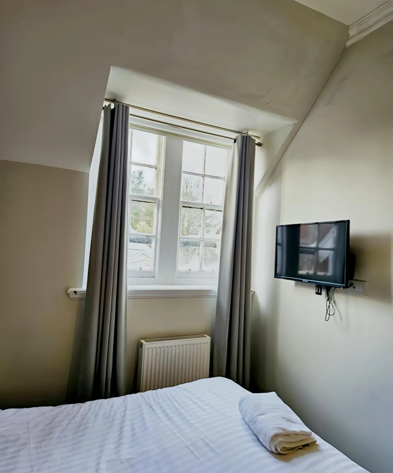 Bedroom, Bed in The Coach House