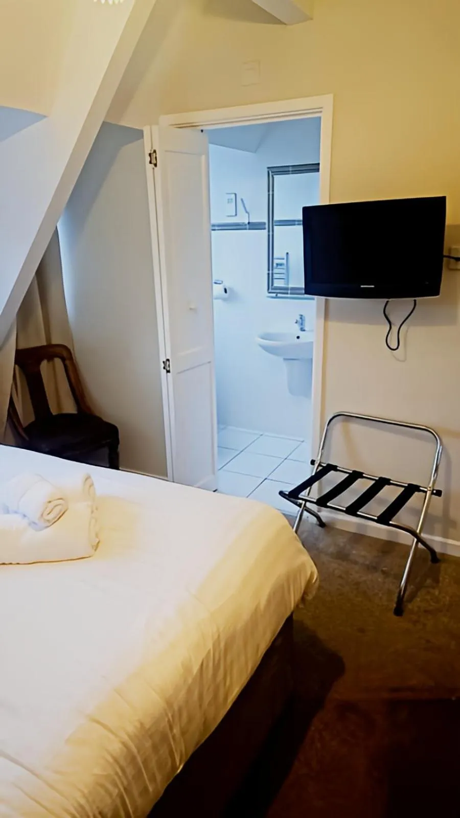 Communal lounge/ TV room, Bed in The Coach House