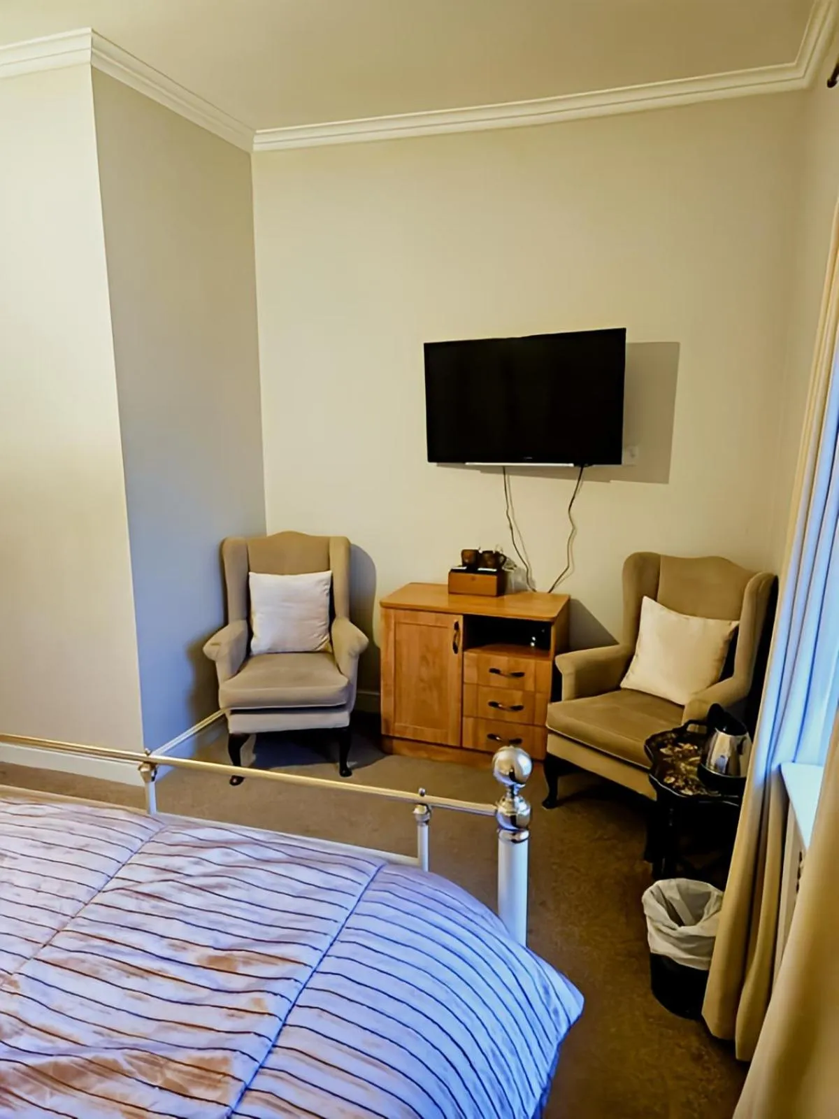 Evening entertainment, Bed in The Coach House