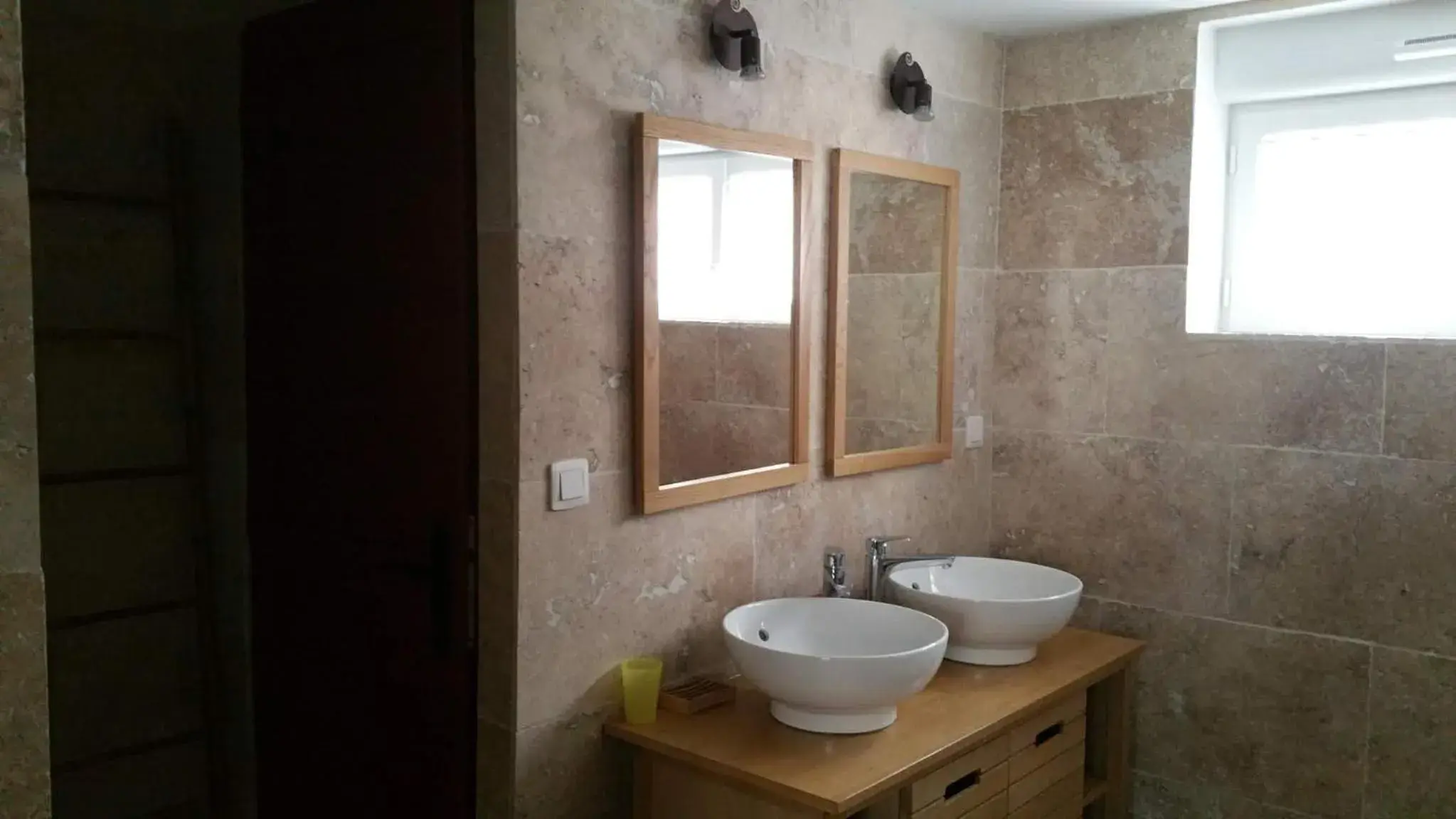Double Room with Private Bathroom - single occupancy in Chez Laurence Double Room with Private Bathroom - single occupancy in Chez Laurence
