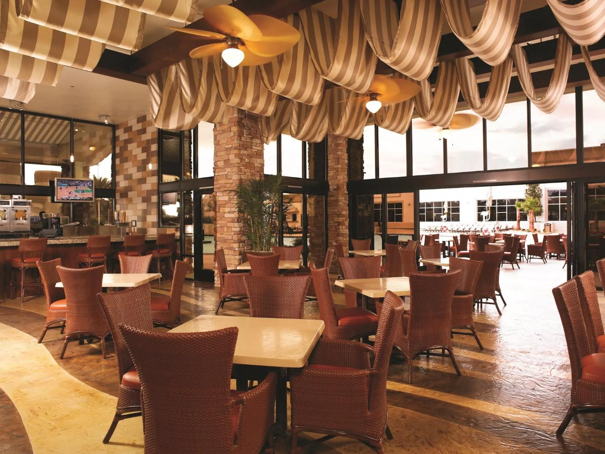 Restaurant/places to eat in Excalibur