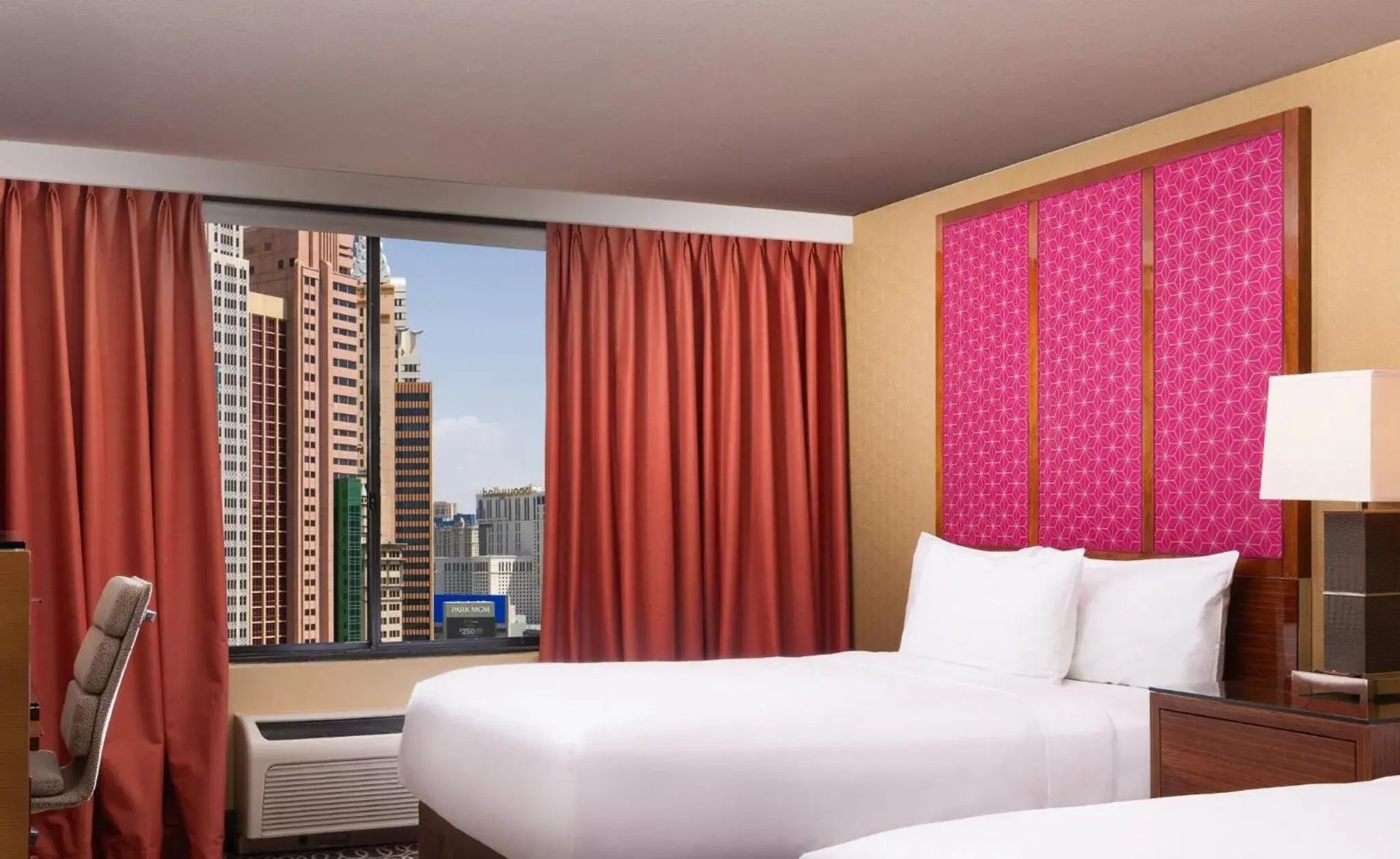 Property building, Bed in Excalibur Property building, Bed in Excalibur