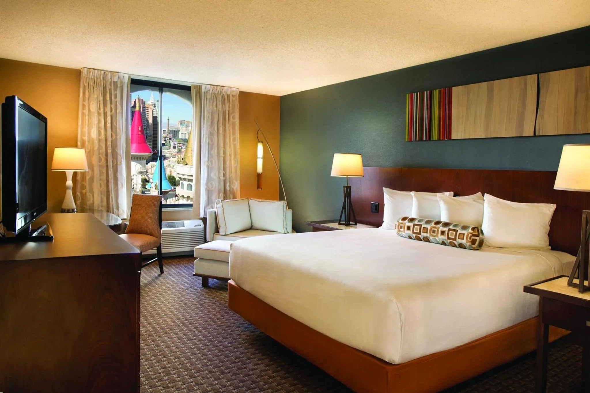 Photo of the whole room, Bed in Excalibur