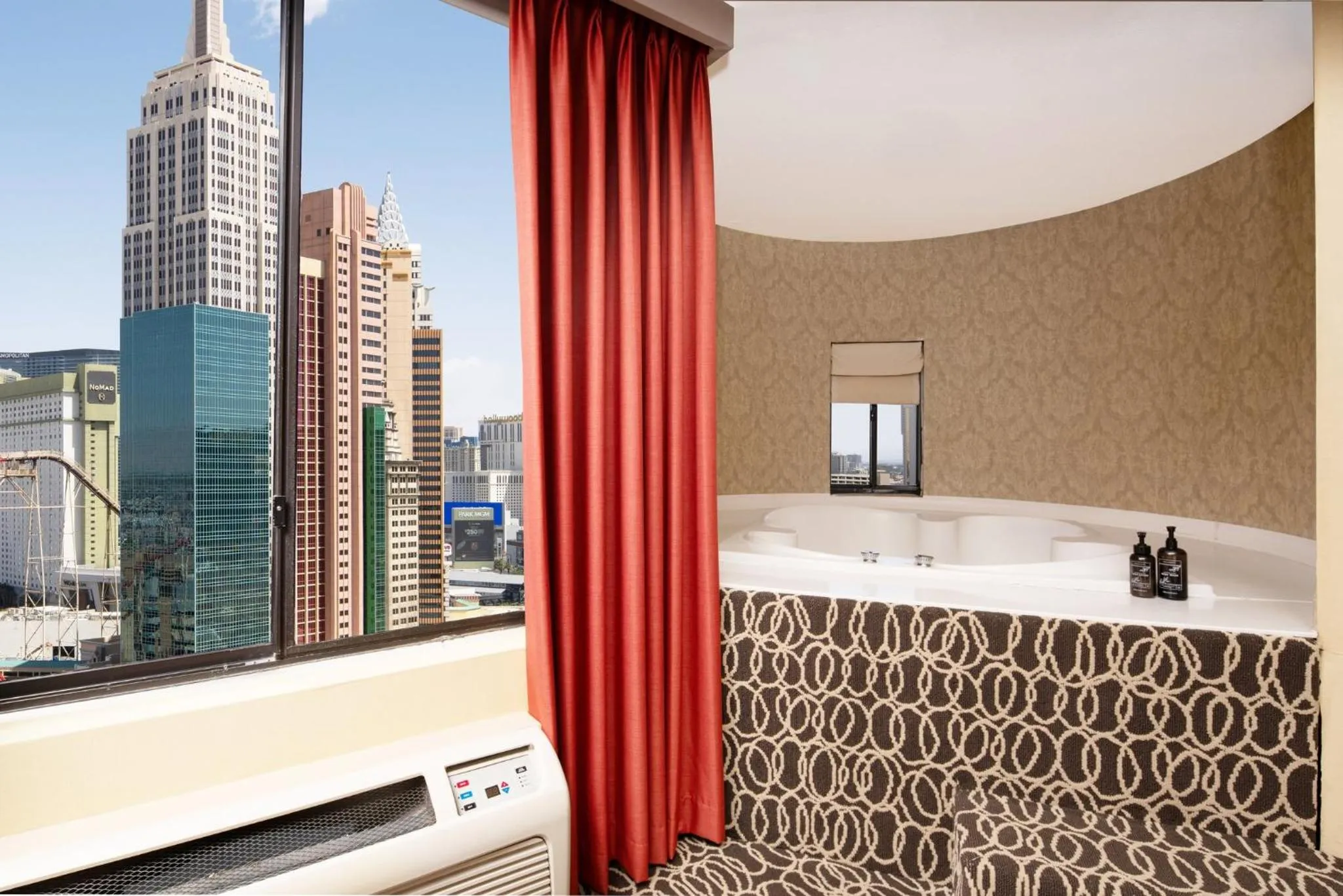 Photo of the whole room in Excalibur