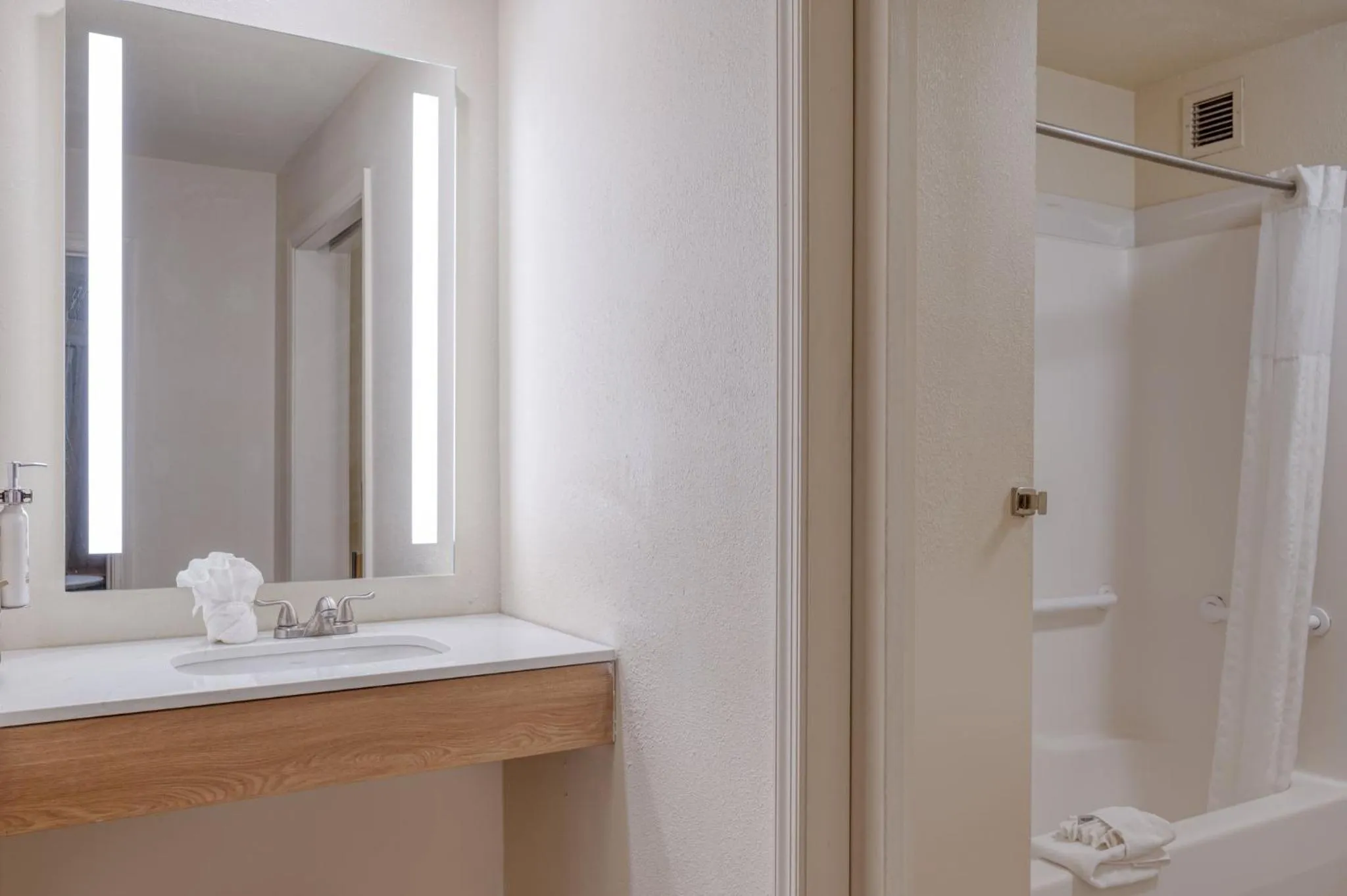 Photo of the whole room in Staybridge Suites Allentown Airport Lehigh Valley by IHG