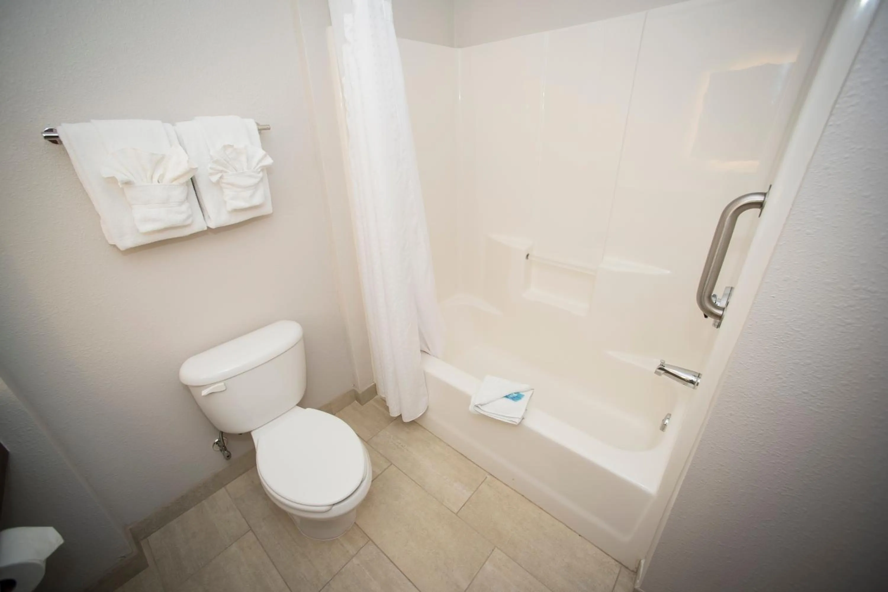 Seating area in Holiday Inn Express Hotel & Suites Lexington-Downtown University by IHG