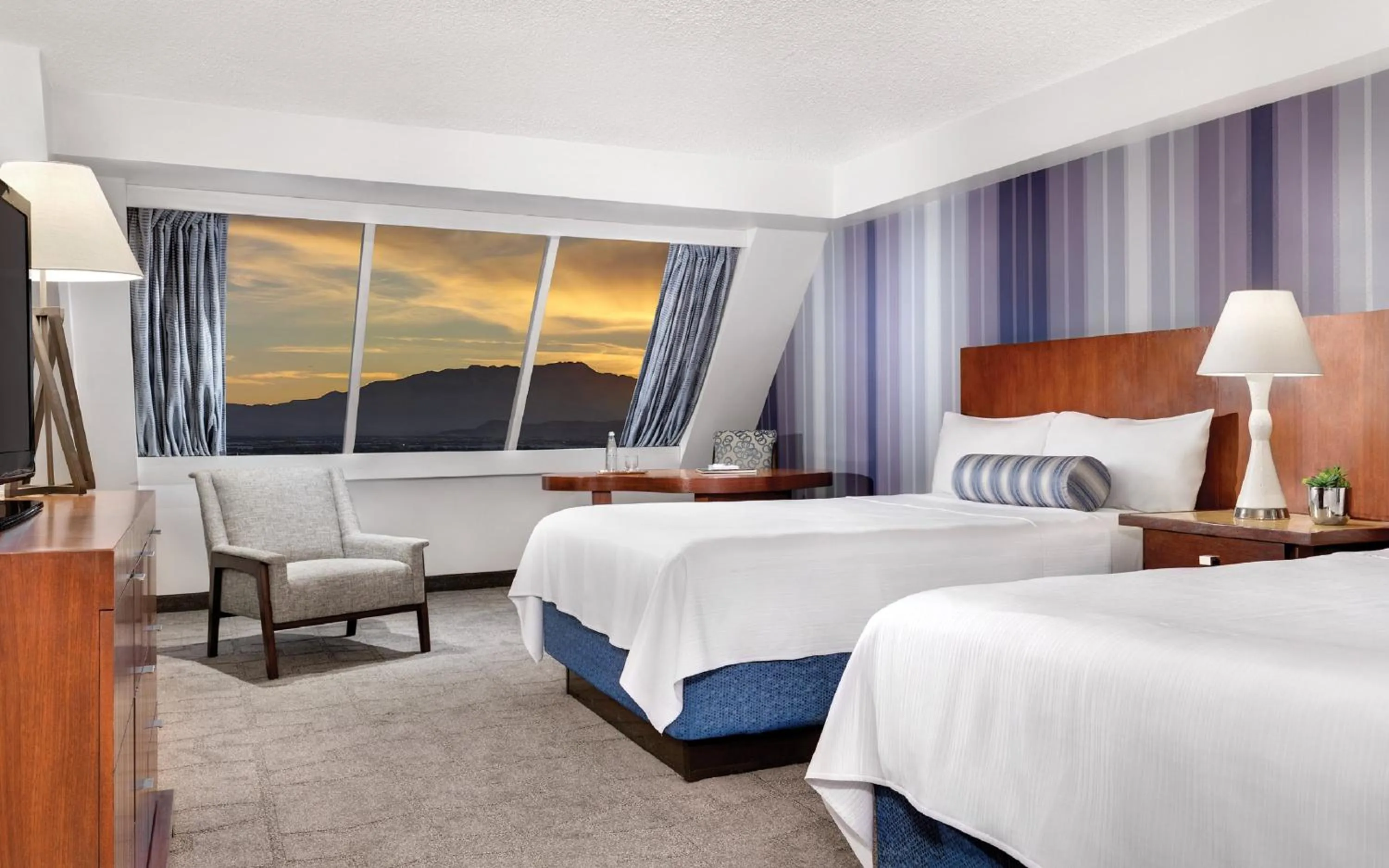 Photo of the whole room, Bed in Luxor