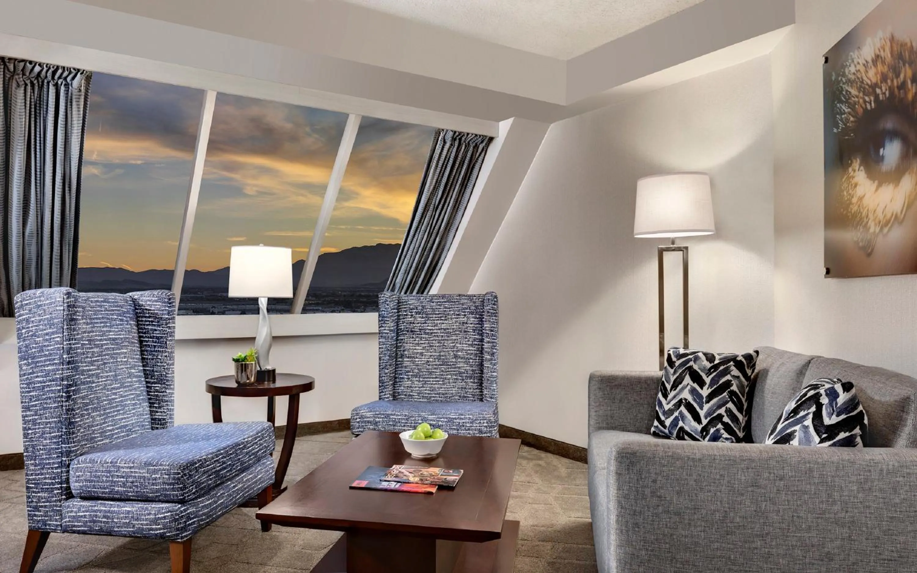 Photo of the whole room in Luxor