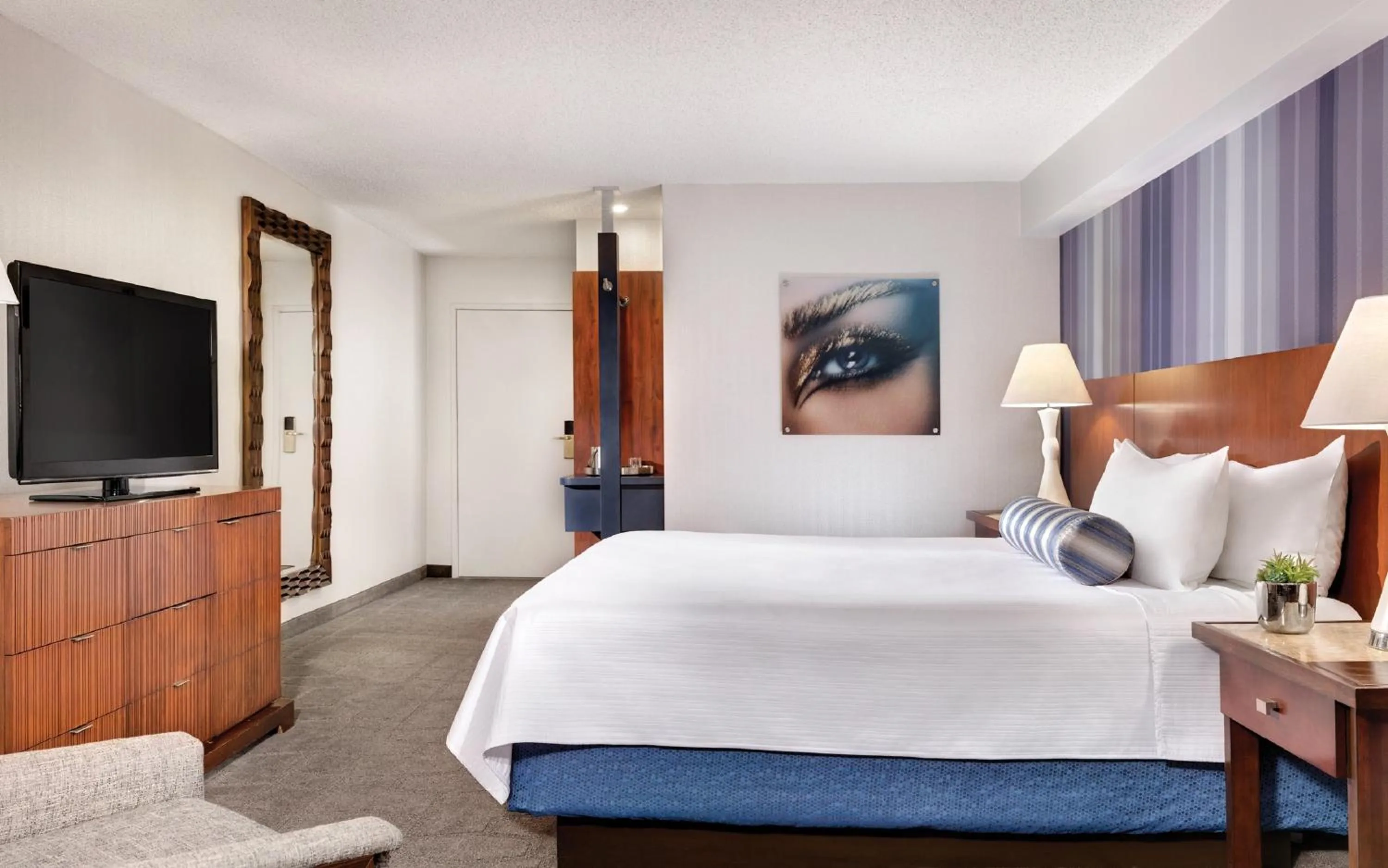 Photo of the whole room, Bed in Luxor