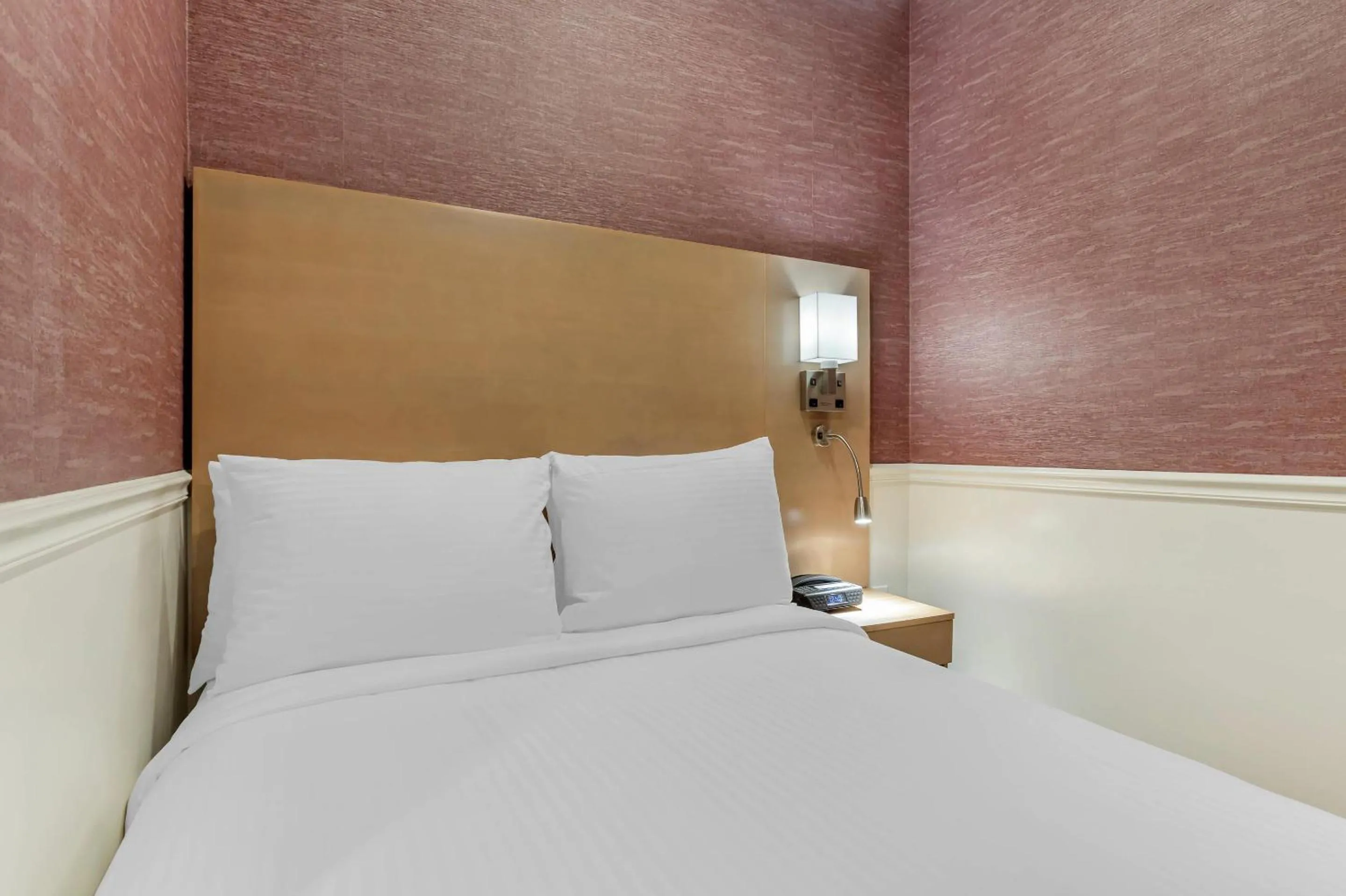Bedroom, Bed in The Mayfair Hotel Times Square, an Ascend Collection
