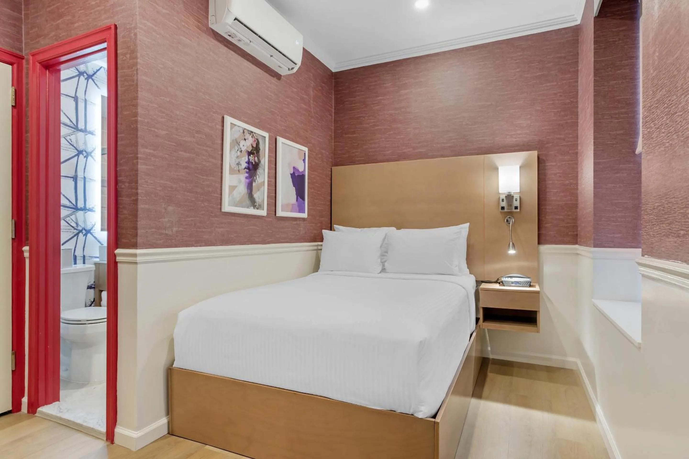 Bedroom, Bed in The Mayfair Hotel Times Square, an Ascend Collection