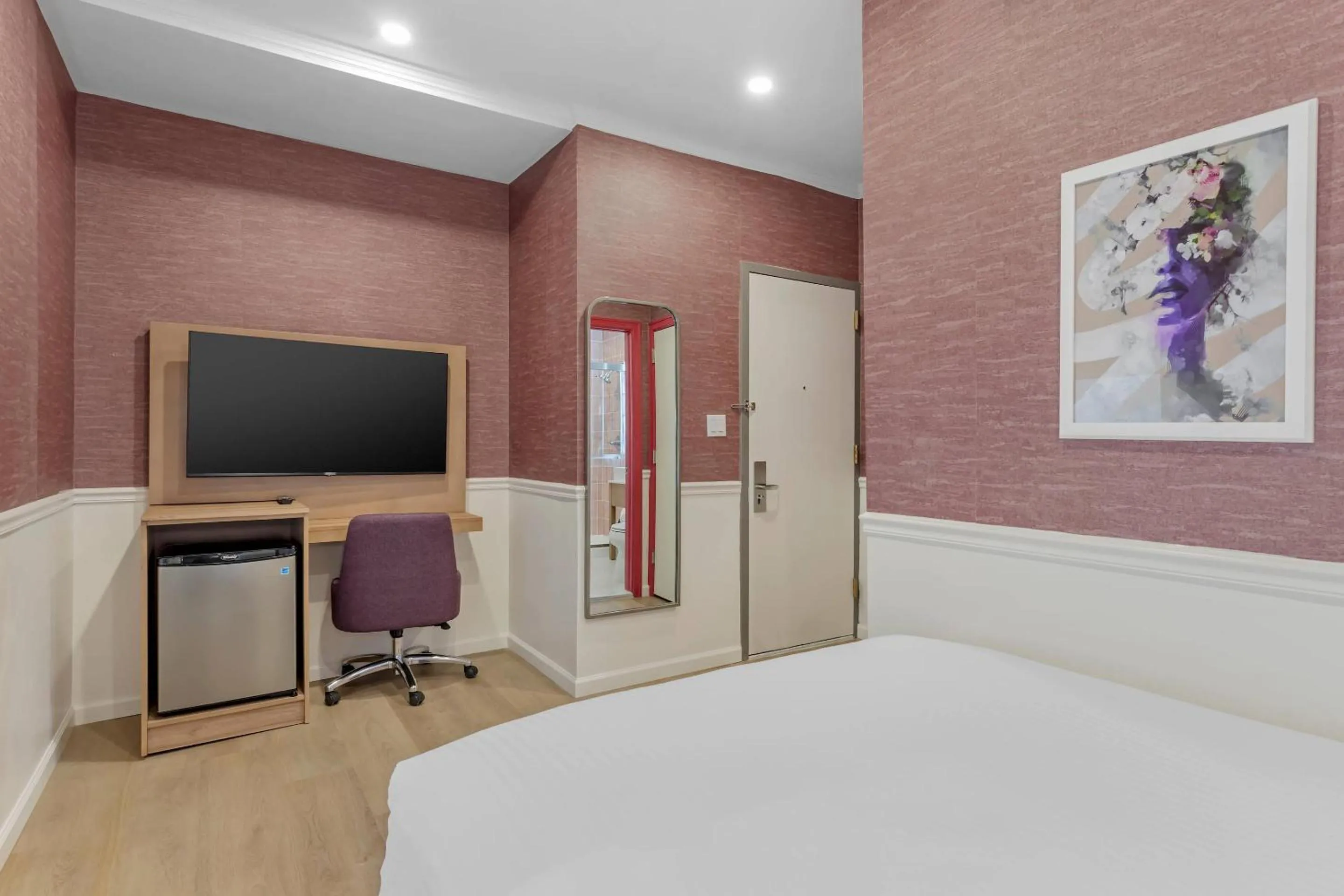 Bedroom, Bed in The Mayfair Hotel Times Square, an Ascend Collection