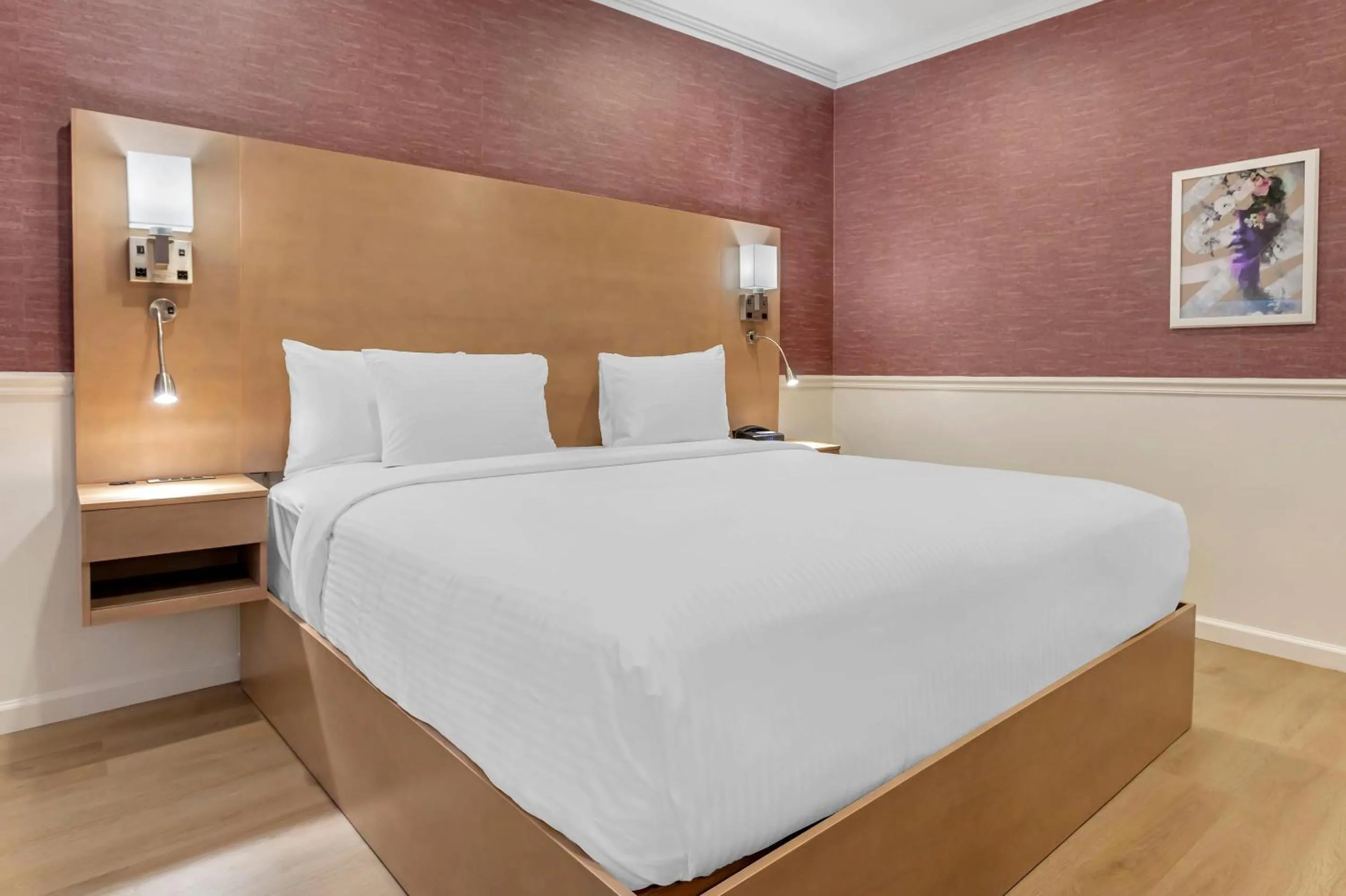 Bedroom, Bed in The Mayfair Hotel Times Square, an Ascend Collection
